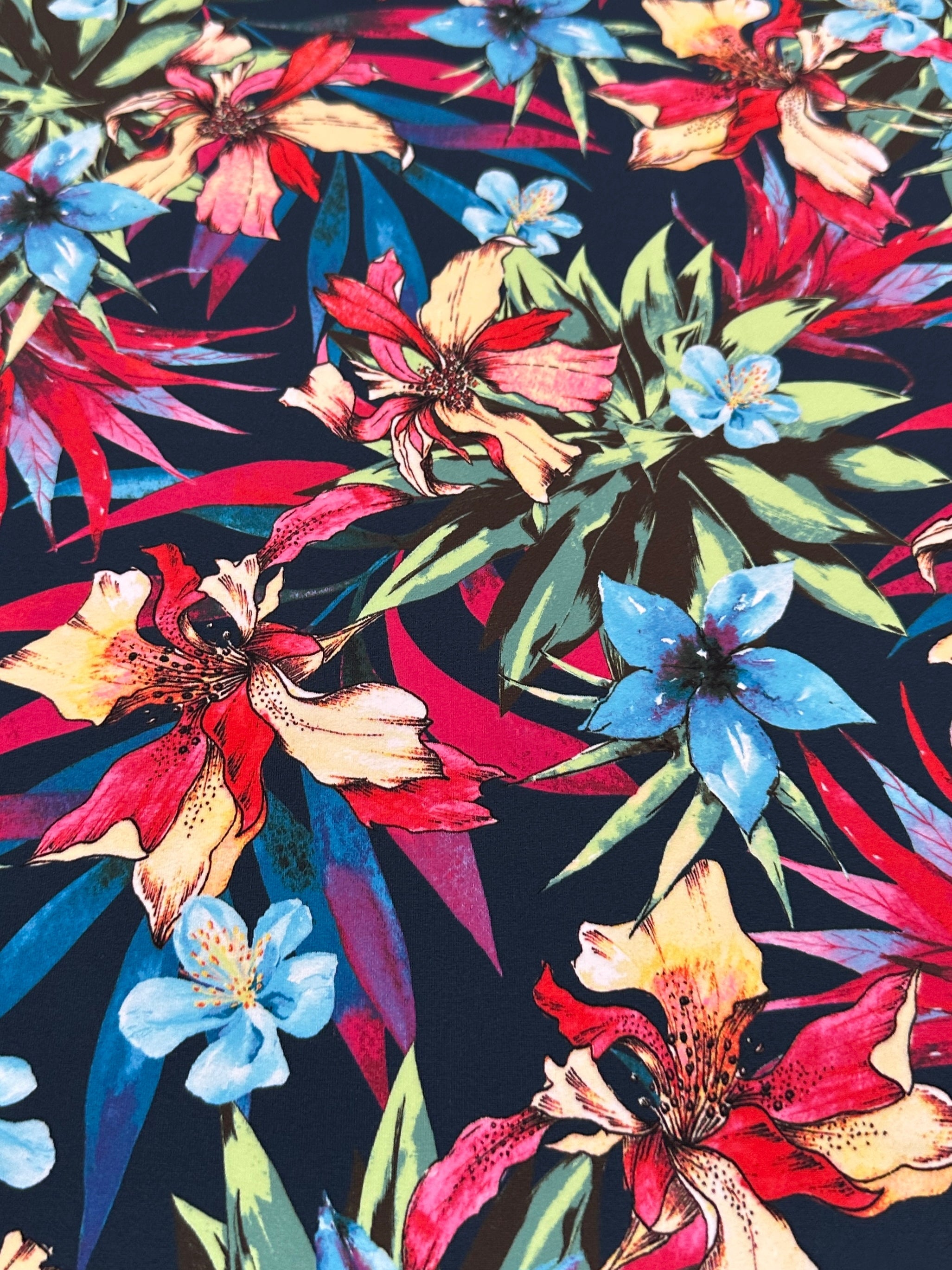 Floral Print Nylon Spandex, printed spandex fabric, spandex for legging, fabric for dancewear, kikitextiles, printed fabric, spandex store usa, spandex for woman, spandex on sale, spandex on discount, premium spandex
