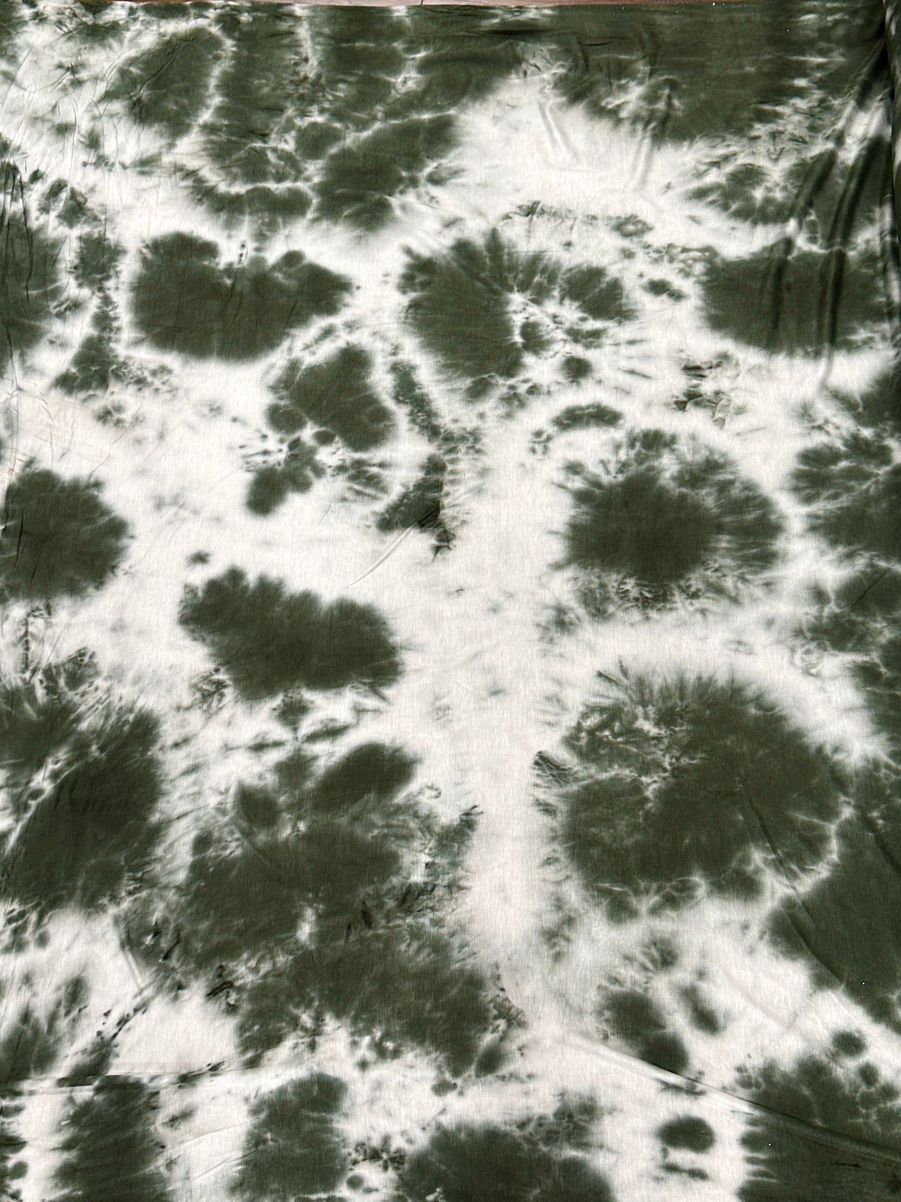 Hunter Green and White Tie Dye Jersey Knit, tie dye jersey knit for woman, tie dye jersey knit for party wear, tie dye jersey knit for gown, tie dye jersey knit for bride, tie dye jersey knit on discount, tie dye jersey knit on sale, premium tie dye jersey knit