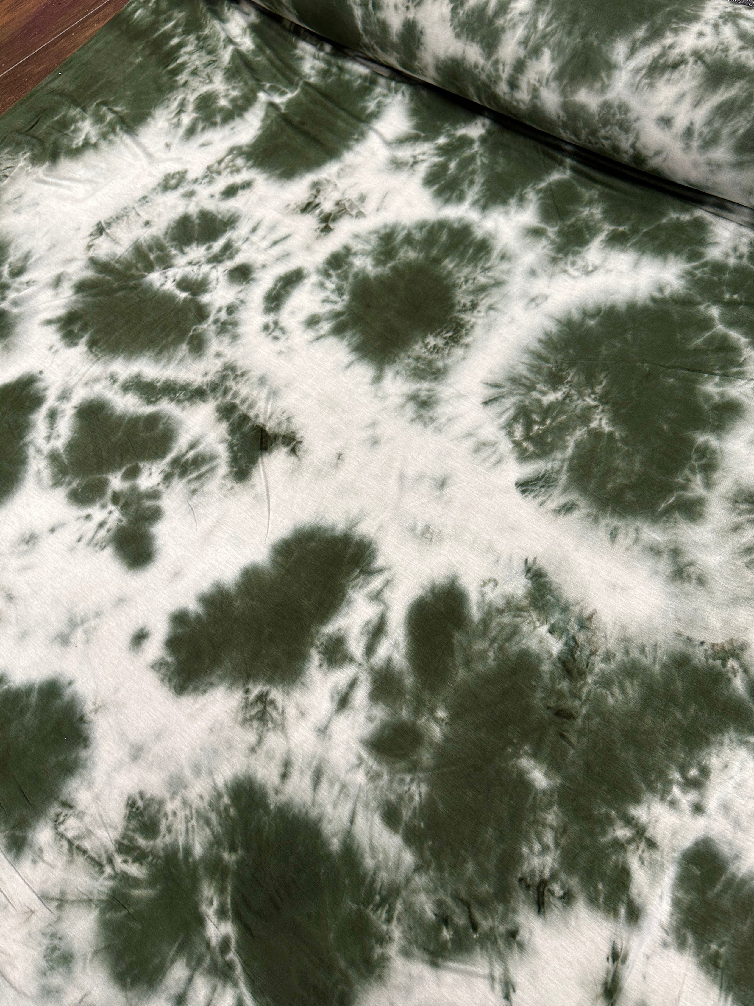 Hunter Green and White Tie Dye Jersey Knit, tie dye jersey knit for woman, tie dye jersey knit for party wear, tie dye jersey knit for gown, tie dye jersey knit for bride, tie dye jersey knit on discount, tie dye jersey knit on sale, premium tie dye jersey knit