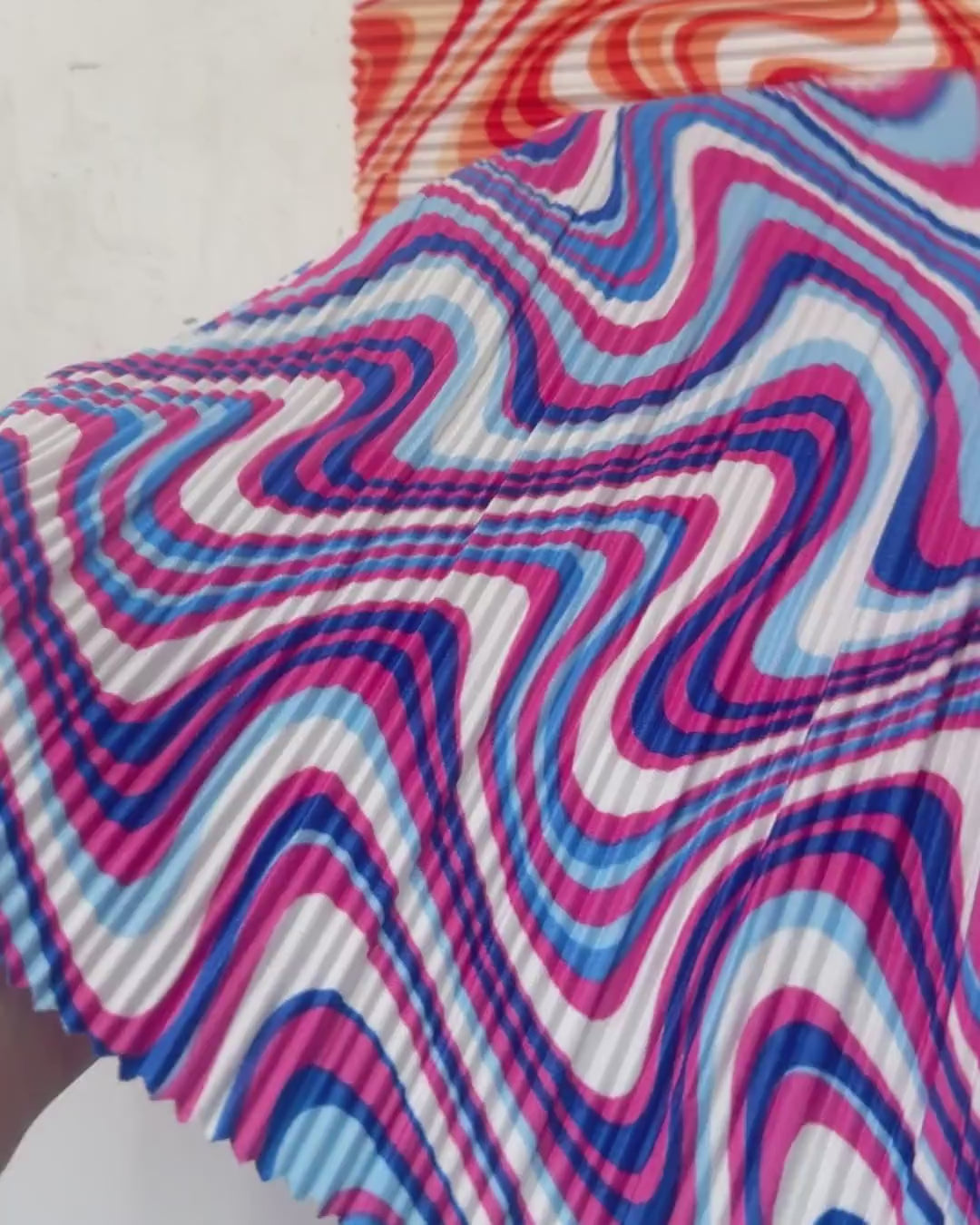 Blue print Pleated Knit, pink pleated knit, pink textured knit, printed fabric, print pleated fabric, pleated spandex, spandex fabric, kiki textiles, sewing