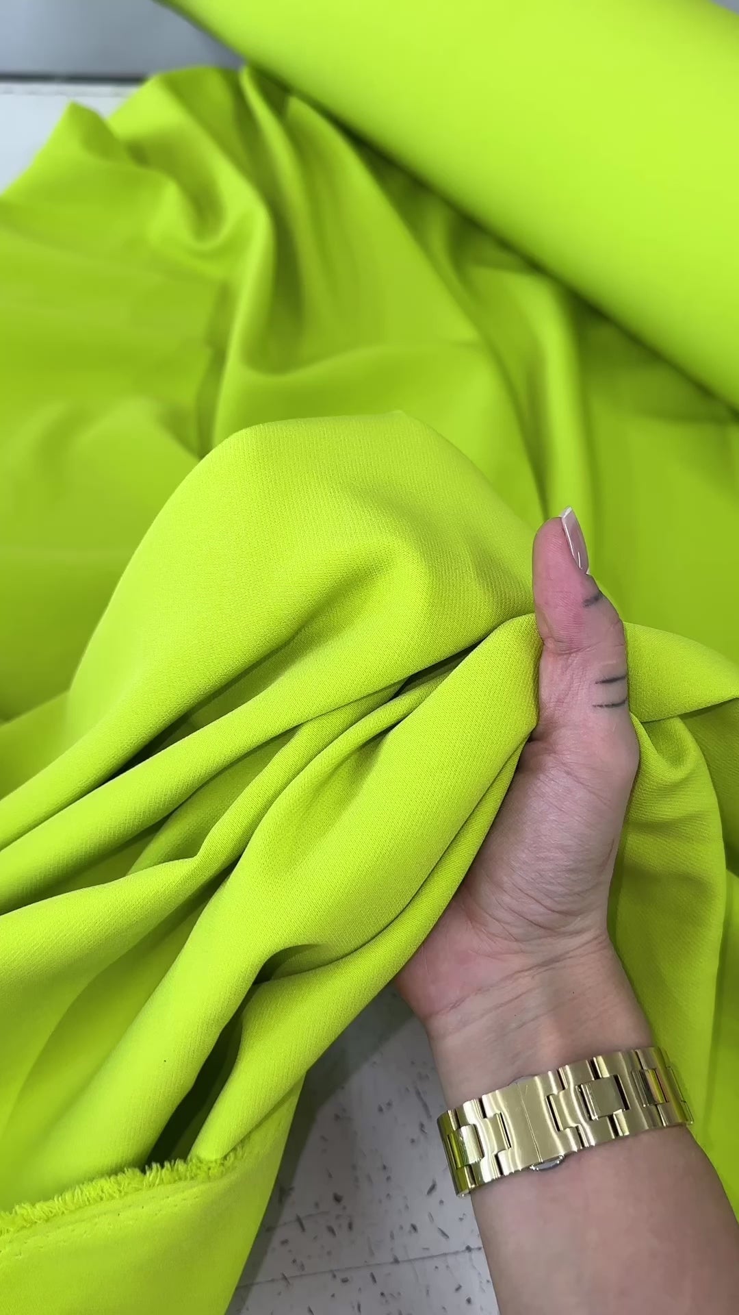 apple green stretch crepe, green Stretch Crepe, light green stretch crepe, dark green stretch crepe, stretch crepe for woman, stretch crepe for bride,  crepe on discount, crepe in low price, crepe on sale, premium crepe, solid crepe, crepe, crepe fabric