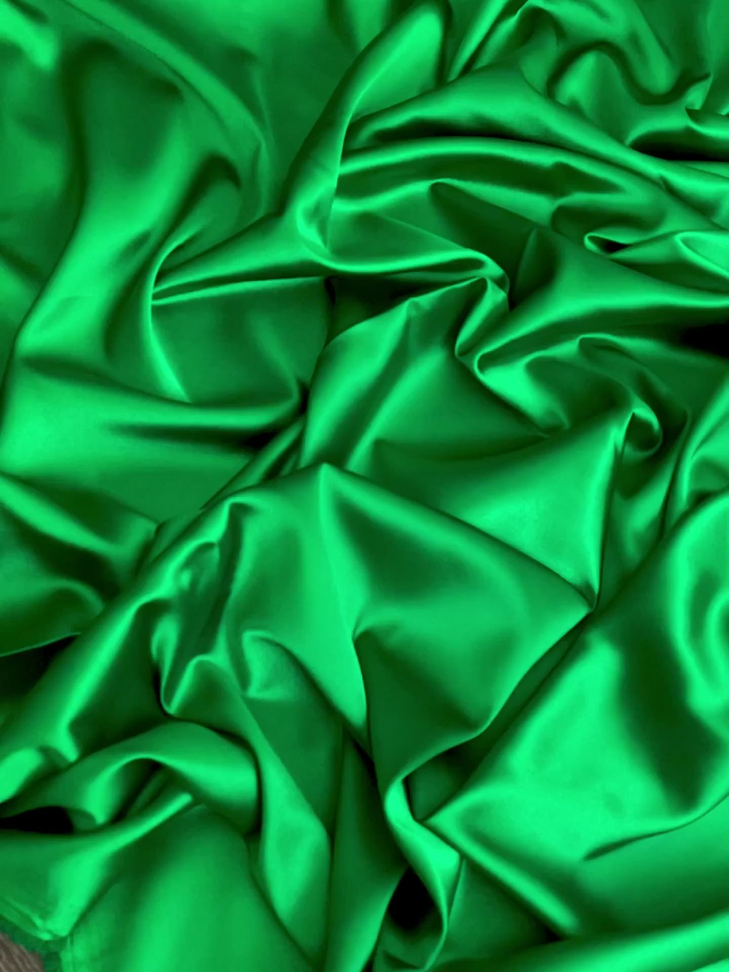 kelly green silk, bright green silk fabric, kelly green satin fabric, emerald green satin, emerald green silk, silk for dress green, silk for woman green