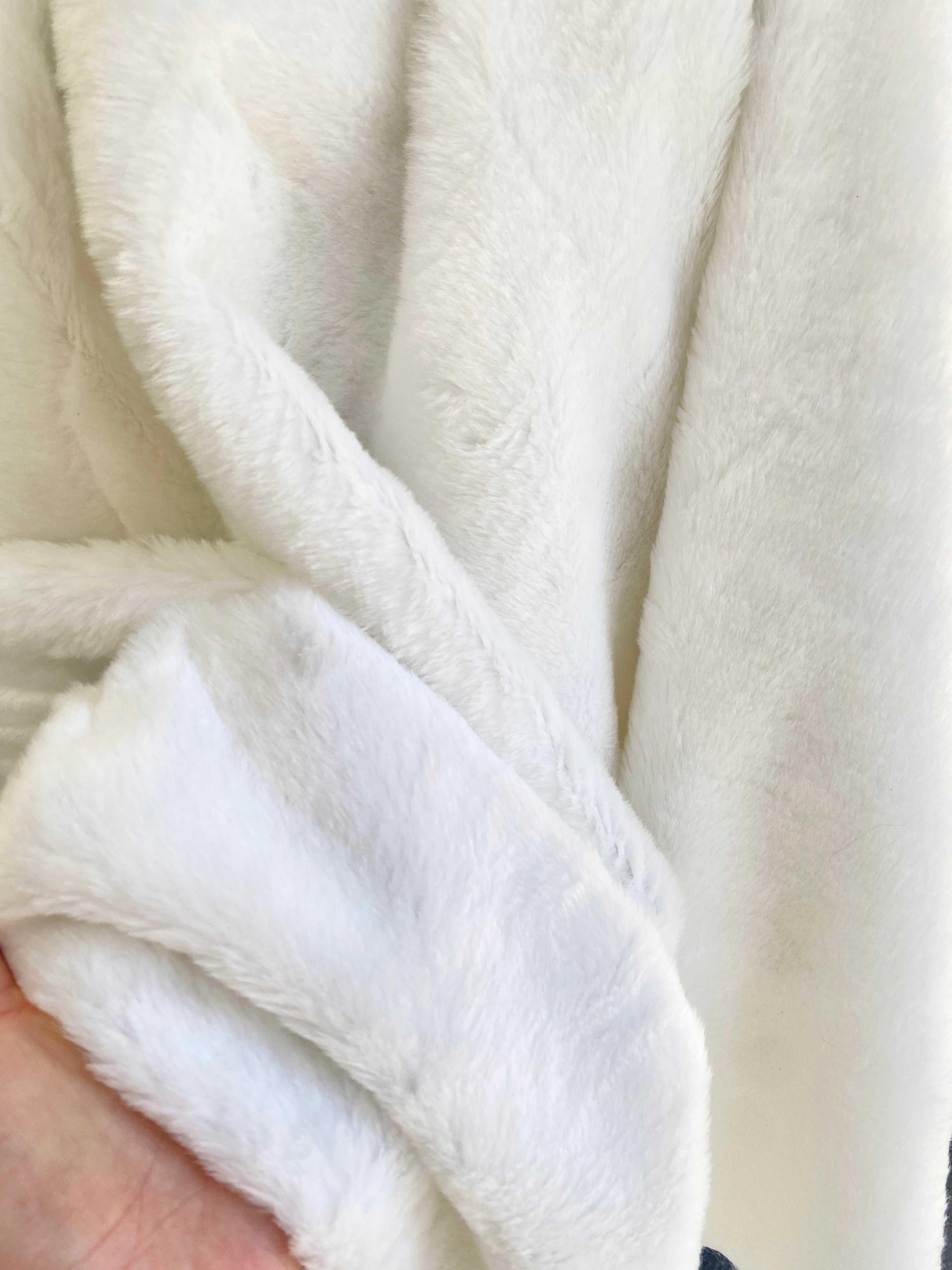 White Short Pile Luxury Faux Fur, off white Luxury Faux Fur, bright white Luxury Faux Fur, milky white Luxury Faux Fur, Luxury Faux Fur for winter,  Luxury Faux Fur for woman, premium Luxury Faux Fur, cheap Luxury Faux Fur