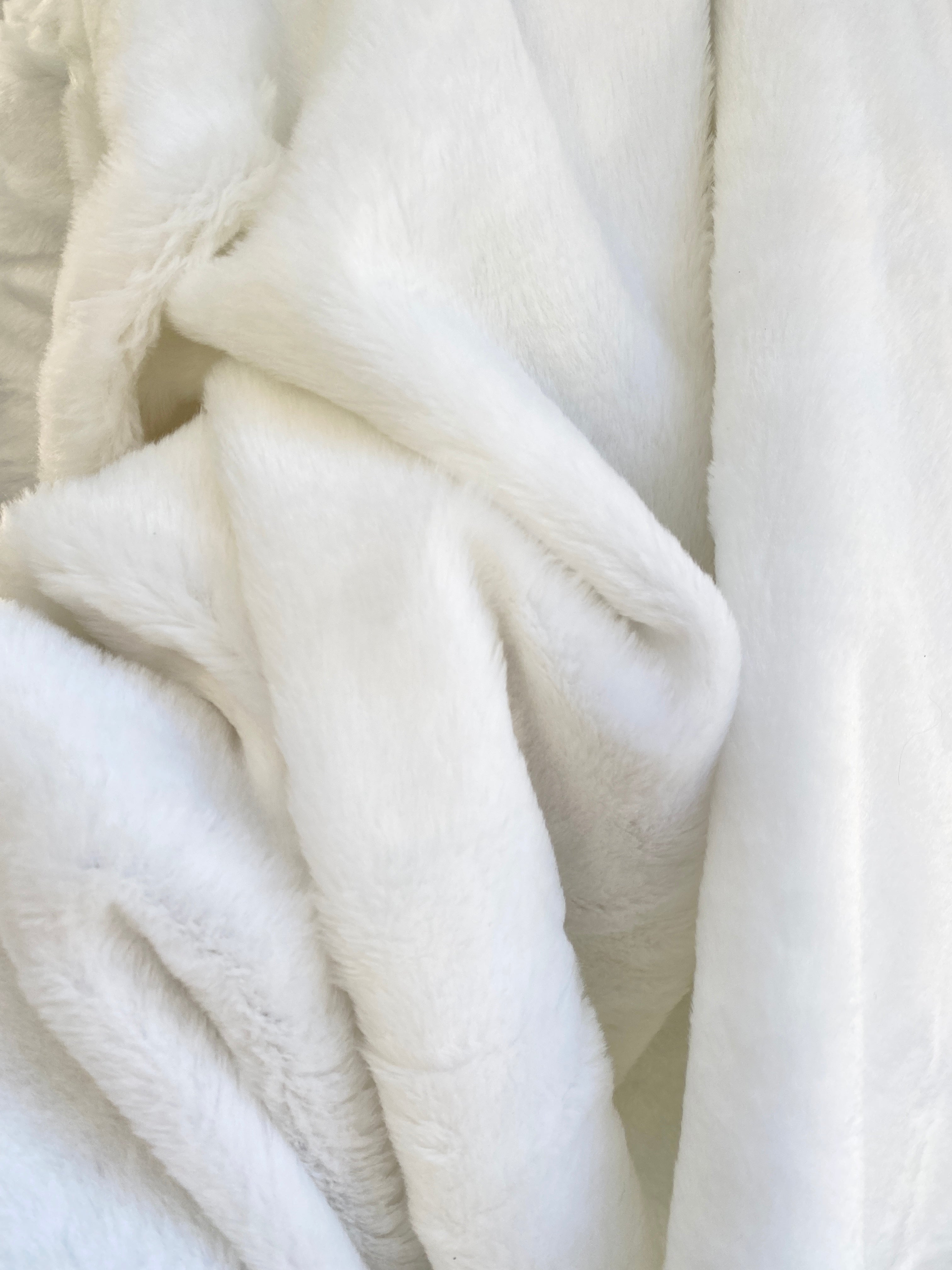White Short Pile Luxury Faux Fur, off white Luxury Faux Fur, bright white Luxury Faux Fur, milky white Luxury Faux Fur, Luxury Faux Fur for winter,  Luxury Faux Fur for woman, premium Luxury Faux Fur, cheap Luxury Faux Fur