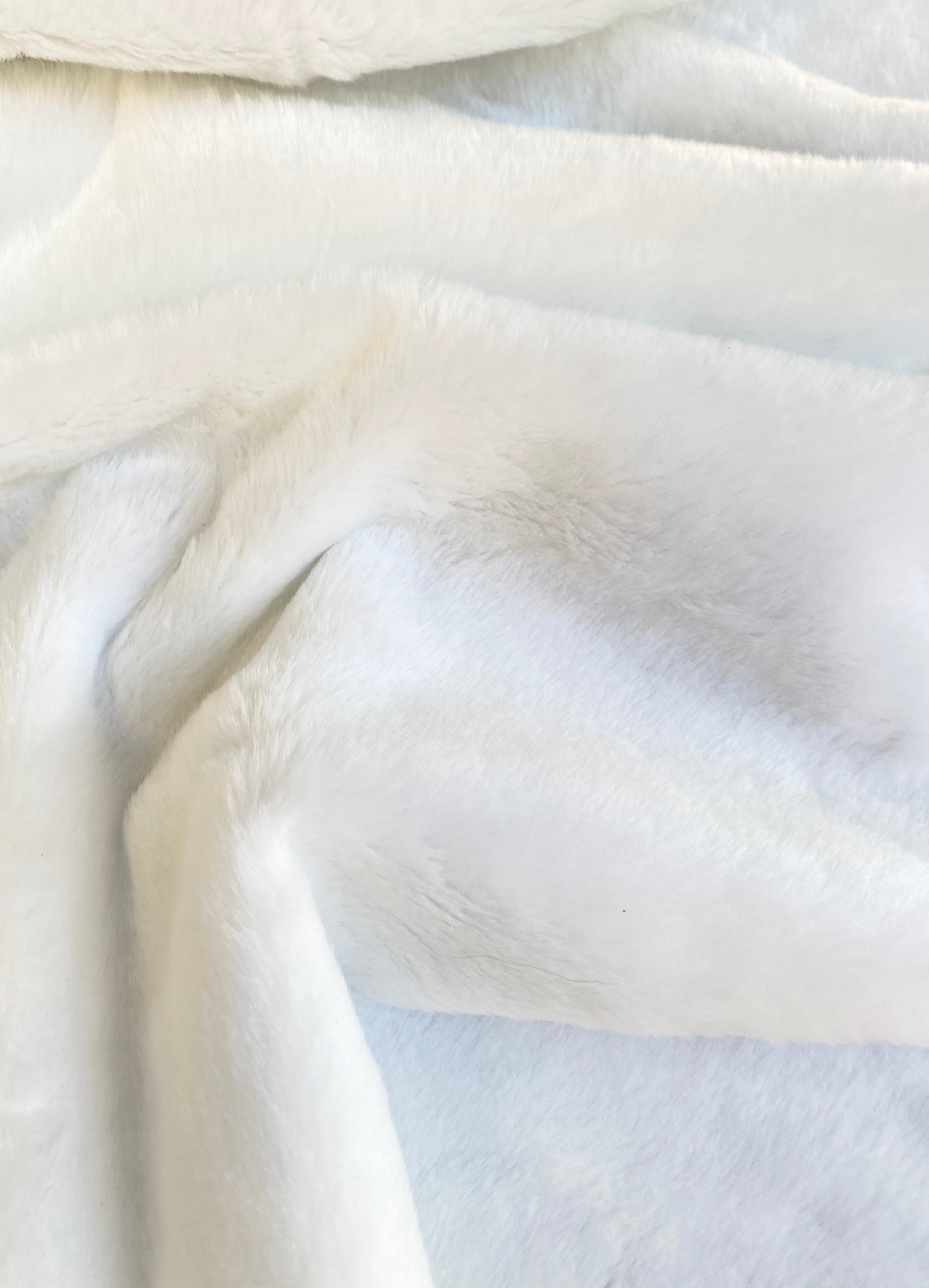 White Short Pile Luxury Faux Fur, off white Luxury Faux Fur, bright white Luxury Faux Fur, milky white Luxury Faux Fur, Luxury Faux Fur for winter,  Luxury Faux Fur for woman, premium Luxury Faux Fur, cheap Luxury Faux Fur