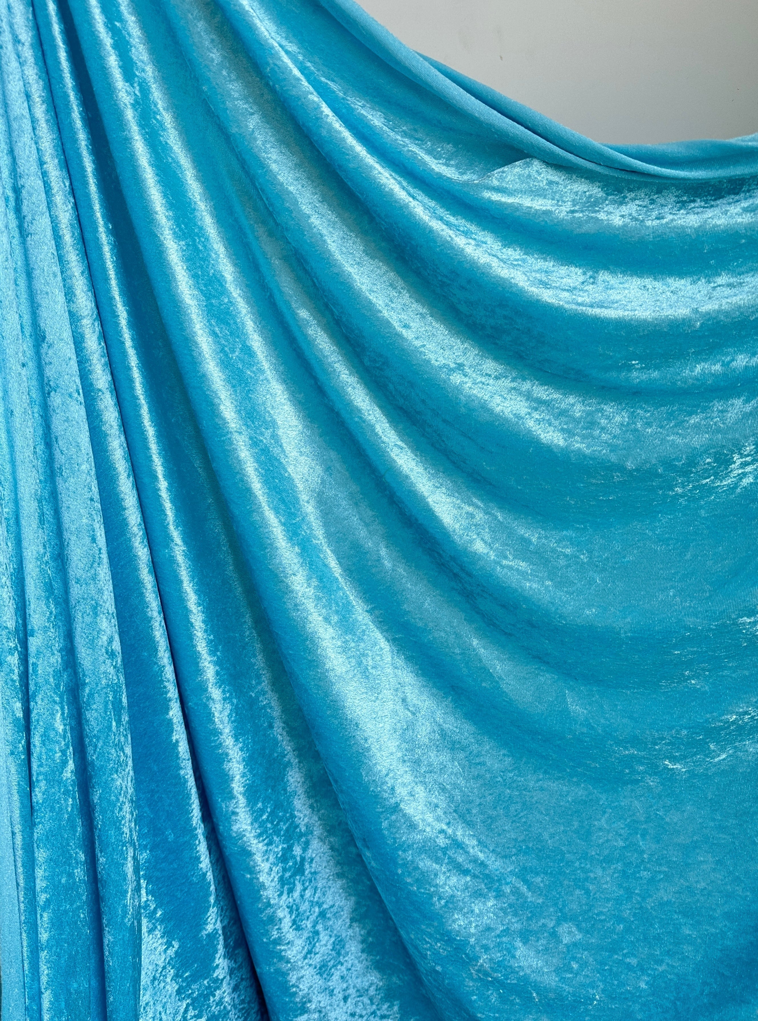 torquoise crushed velvet, blue shinny velvet, velvet for woman, kikitextile velvet, shinny blue velvet, dark blue velvet, sparkle blue velvet, ocean blue velvet, velvet for woman, velvet for bride, premium velvet, cheap velvet, velvet on discount, velvet on sale