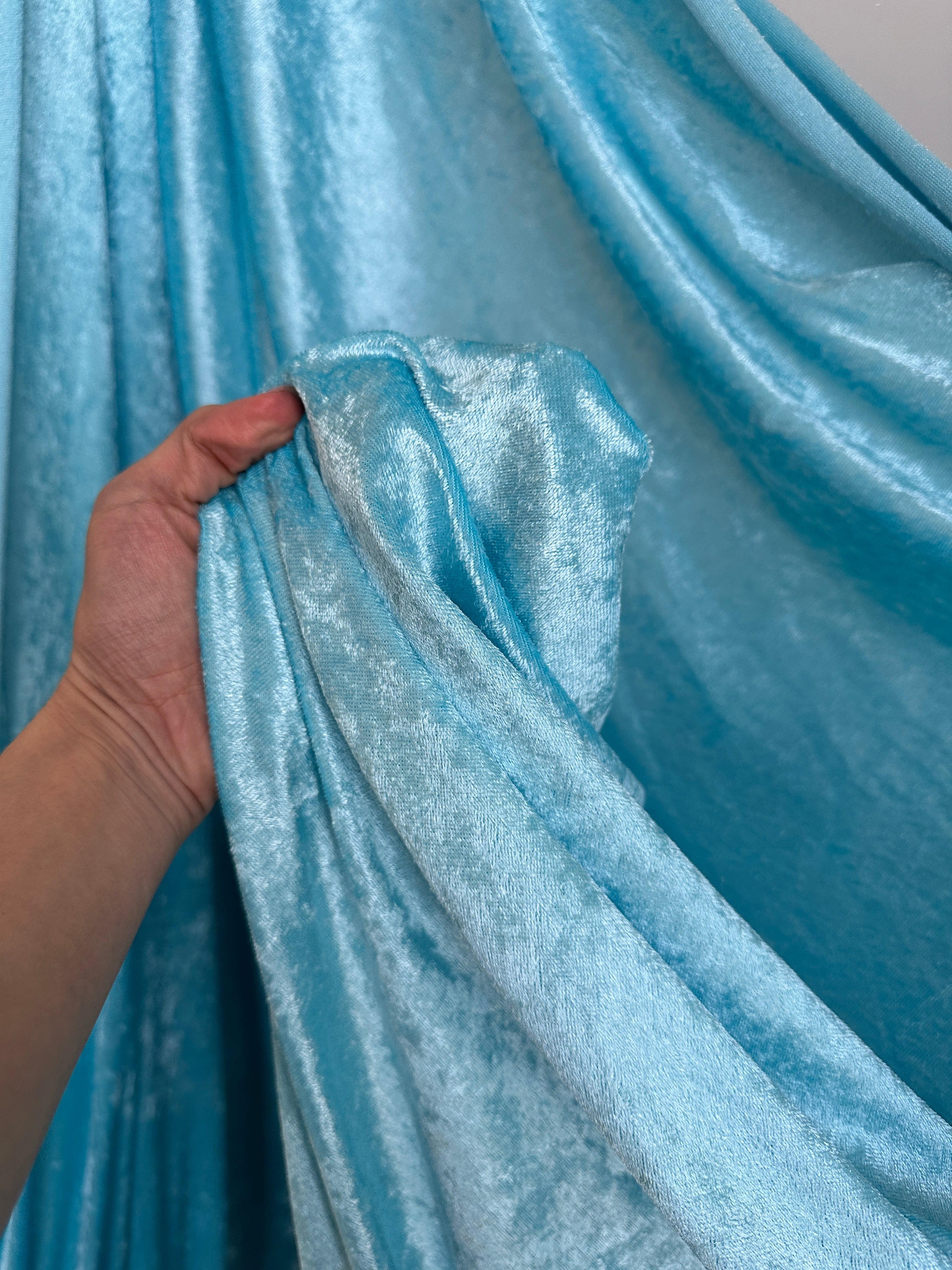 torquoise crushed velvet, blue shinny velvet, velvet for woman, kikitextile velvet, shinny blue velvet, dark blue velvet, sparkle blue velvet, ocean blue velvet, velvet for woman, velvet for bride, premium velvet, cheap velvet, velvet on discount, velvet on sale