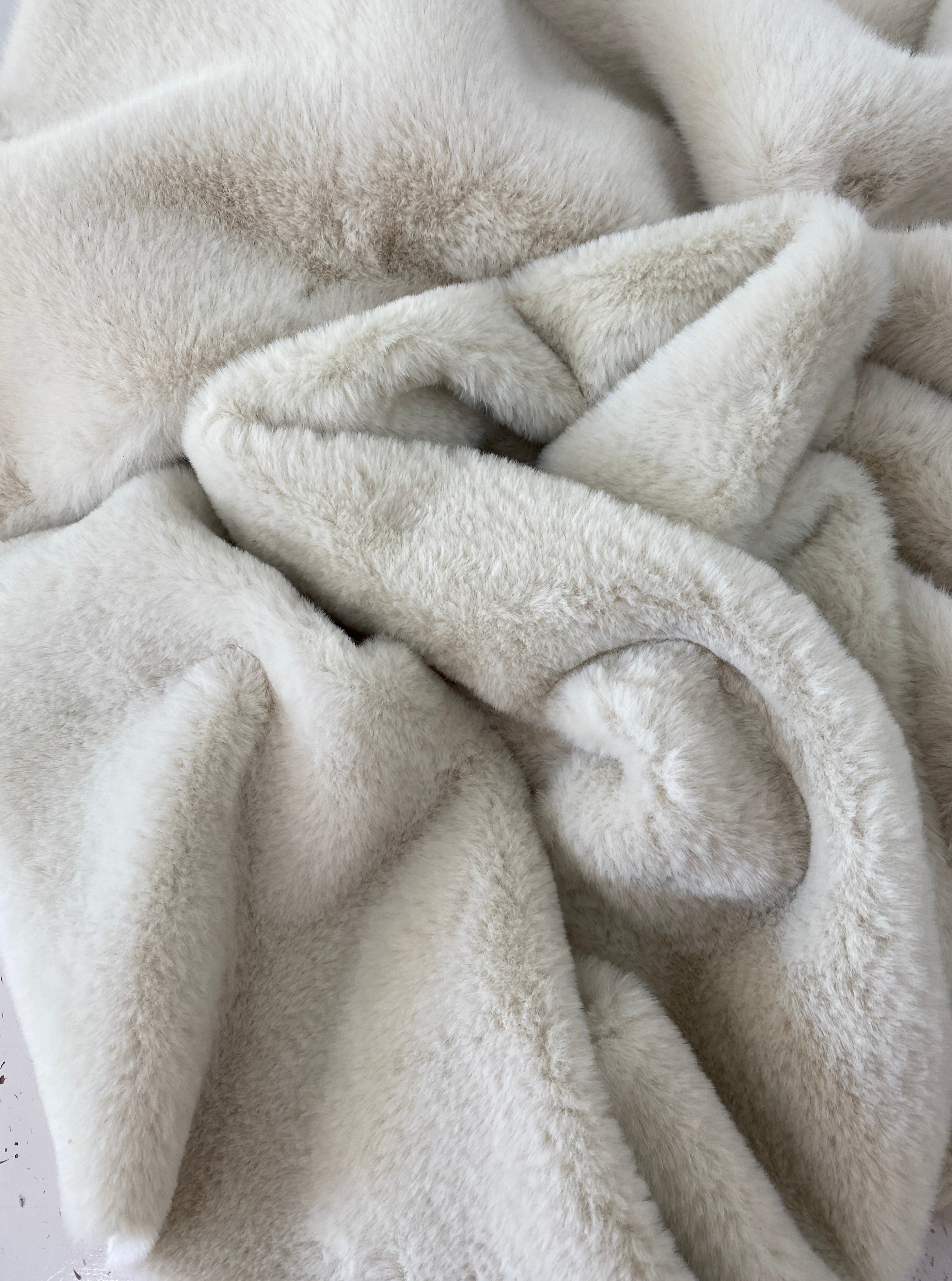 egg shell fur, egg shell fur for woman, fur for winter wear, fur for jackets, fur for gown, fur for coat, fur for blankets, premium egg shell fur, cheap egg shell fur