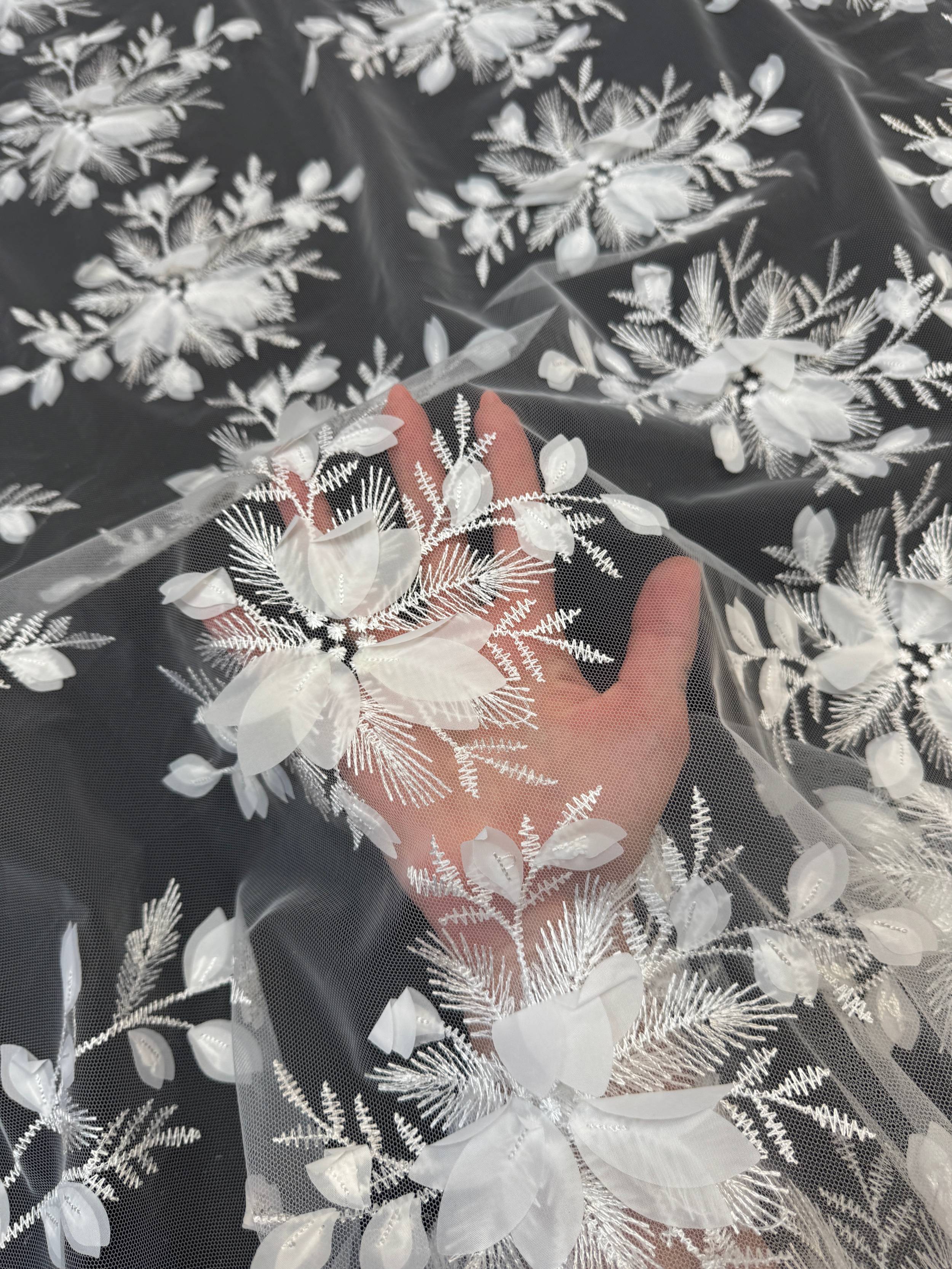 White Petals 3D Couture Embroidered Lace, 3d Floral Lace, Embroidered Lace Fabric, 3d Lace Fabric, Floral Applique Lace, Couture Lace Fabric