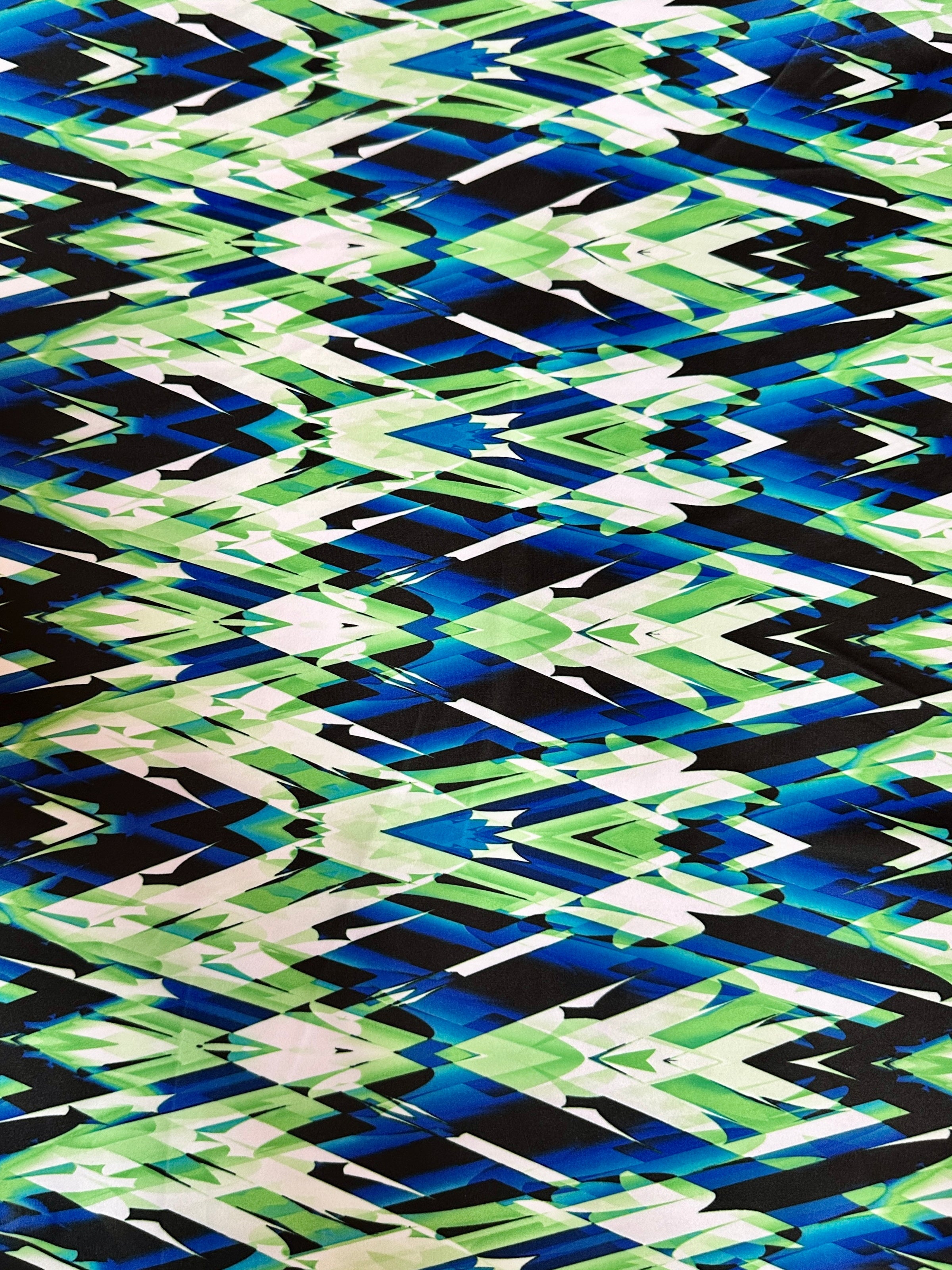 Geo Print Nylon Spandex, printed spandex fabric, spandex for legging, fabric for dancewear, kikitextiles, printed fabric, spandex store usa, spandex for woman, spandex on sale, spandex on discount, premium spandex