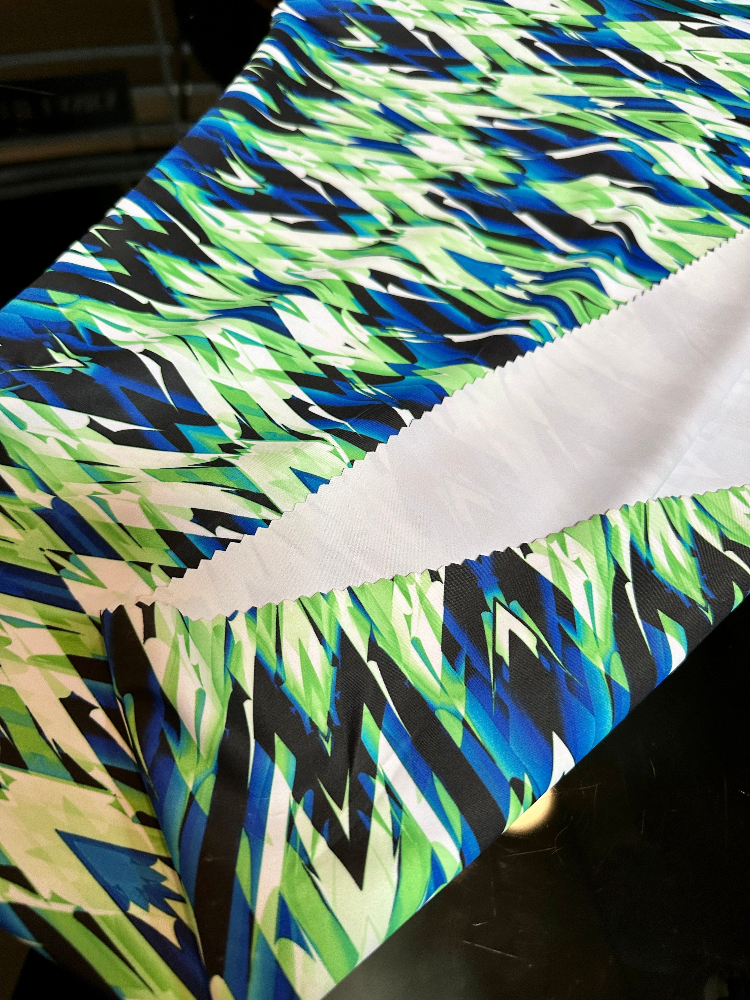Geo Print Nylon Spandex, printed spandex fabric, spandex for legging, fabric for dancewear, kikitextiles, printed fabric, spandex store usa, spandex for woman, spandex on sale, spandex on discount, premium spandex