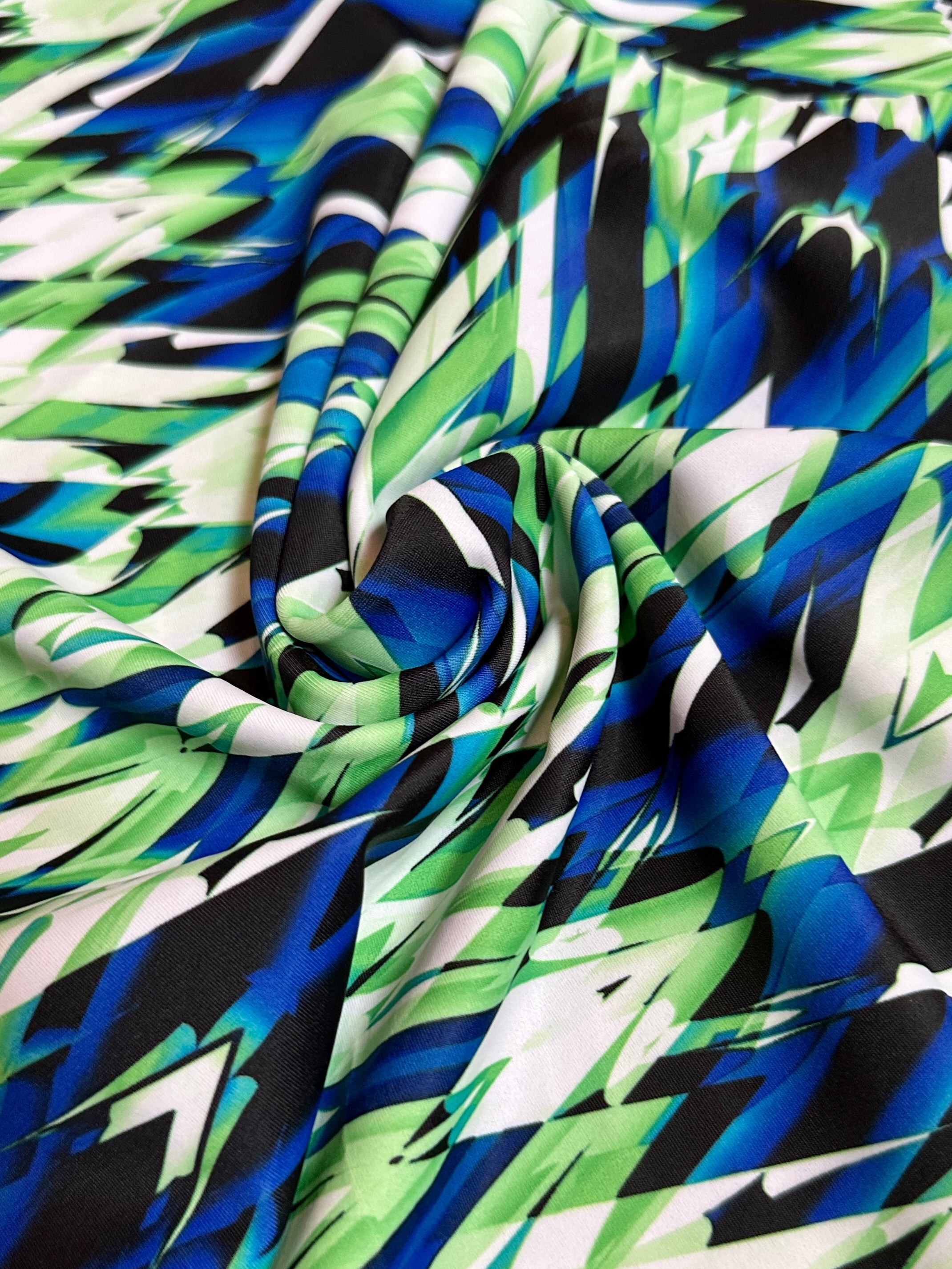 Geo Print Nylon Spandex, printed spandex fabric, spandex for legging, fabric for dancewear, kikitextiles, printed fabric, spandex store usa, spandex for woman, spandex on sale, spandex on discount, premium spandex