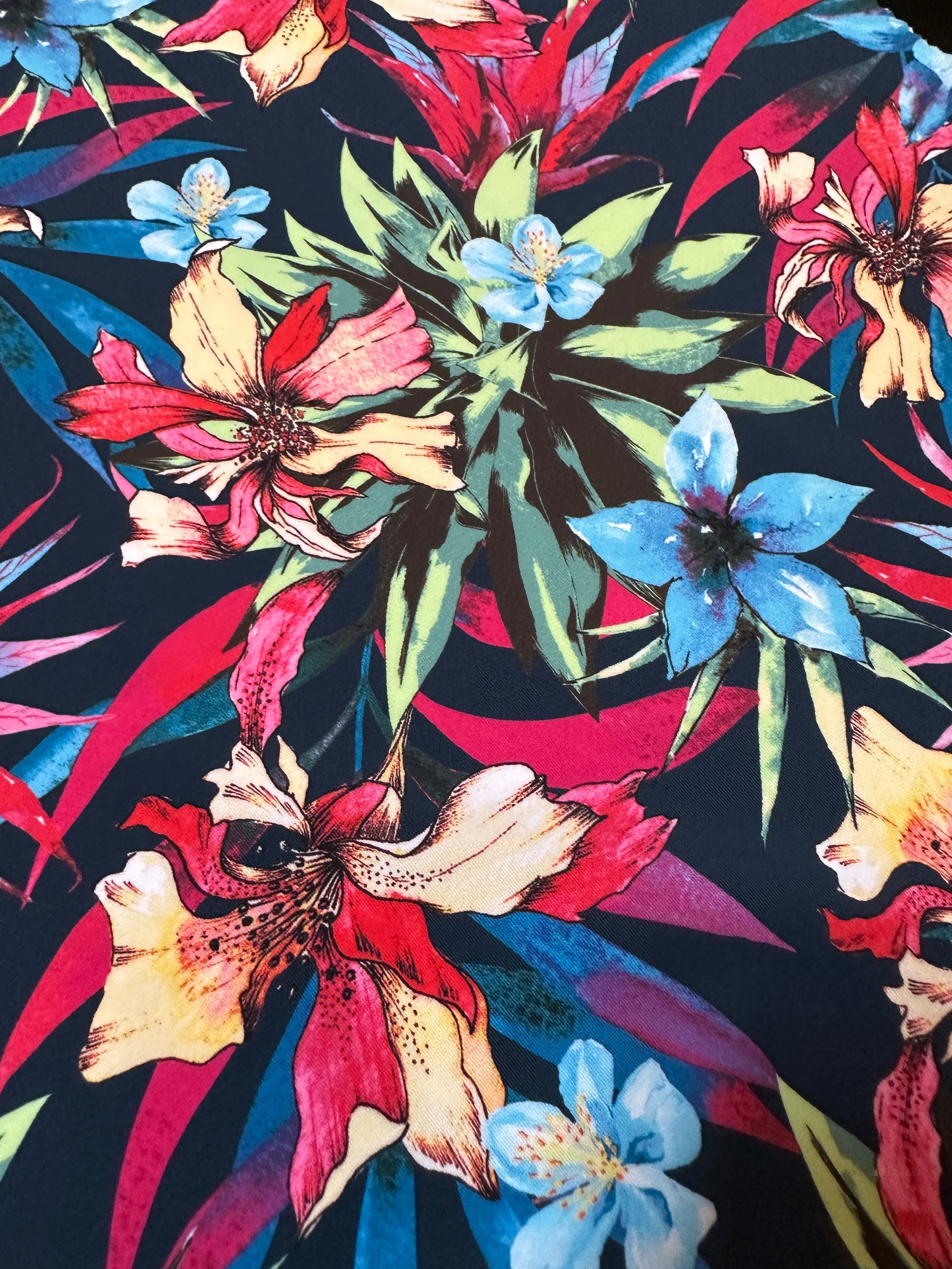 Floral Print Nylon Spandex, printed spandex fabric, spandex for legging, fabric for dancewear, kikitextiles, printed fabric, spandex store usa, spandex for woman, spandex on sale, spandex on discount, premium spandex