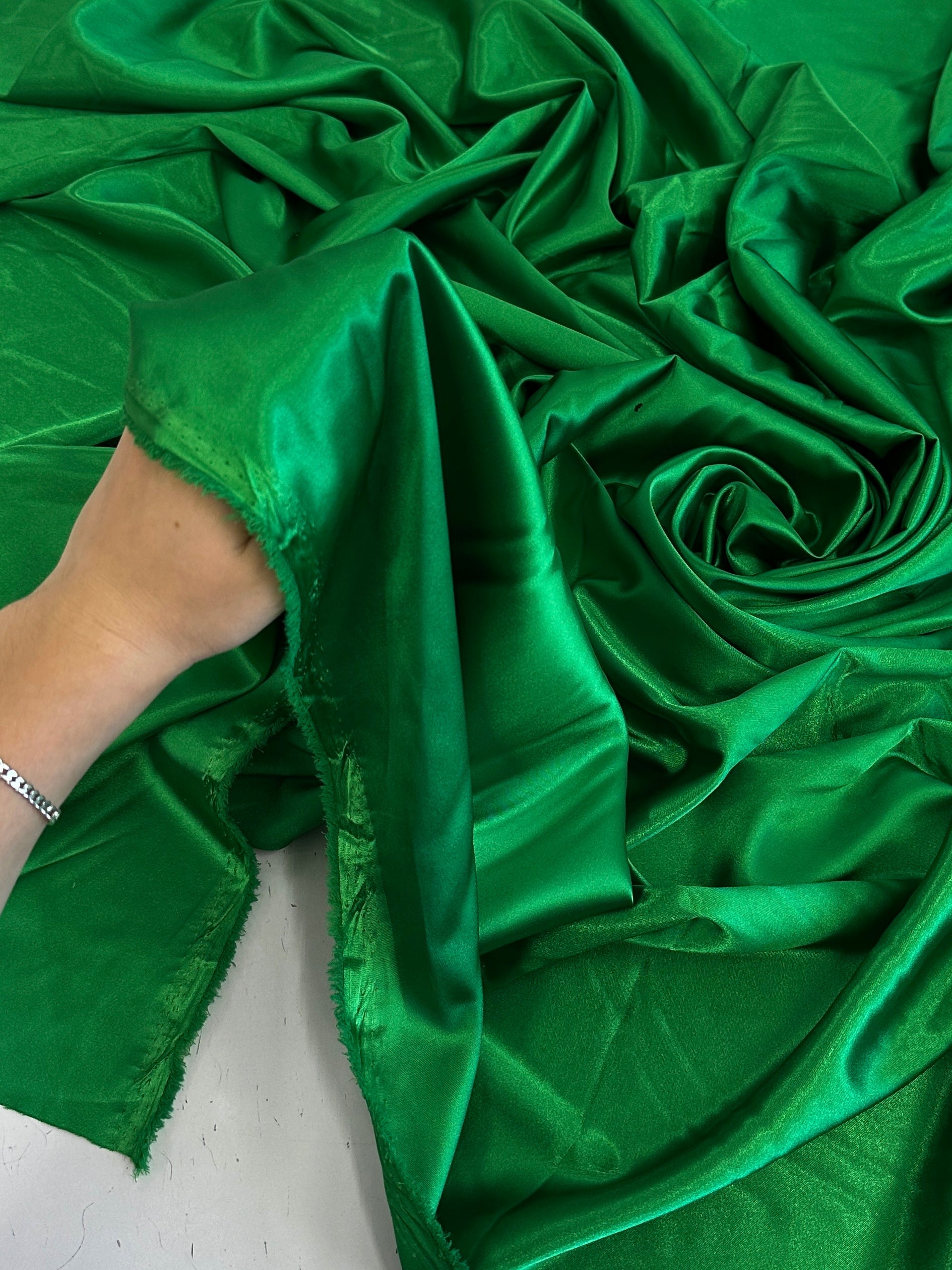 Kelly Green Luxury Silky Satin, Luxury Silky Satin, Silky Satin, Premium Stretch Crepe Back Satin, Satin for Bride, Satin for Women, Satin in Low Price, Cheap Satin, Satin on Sale
