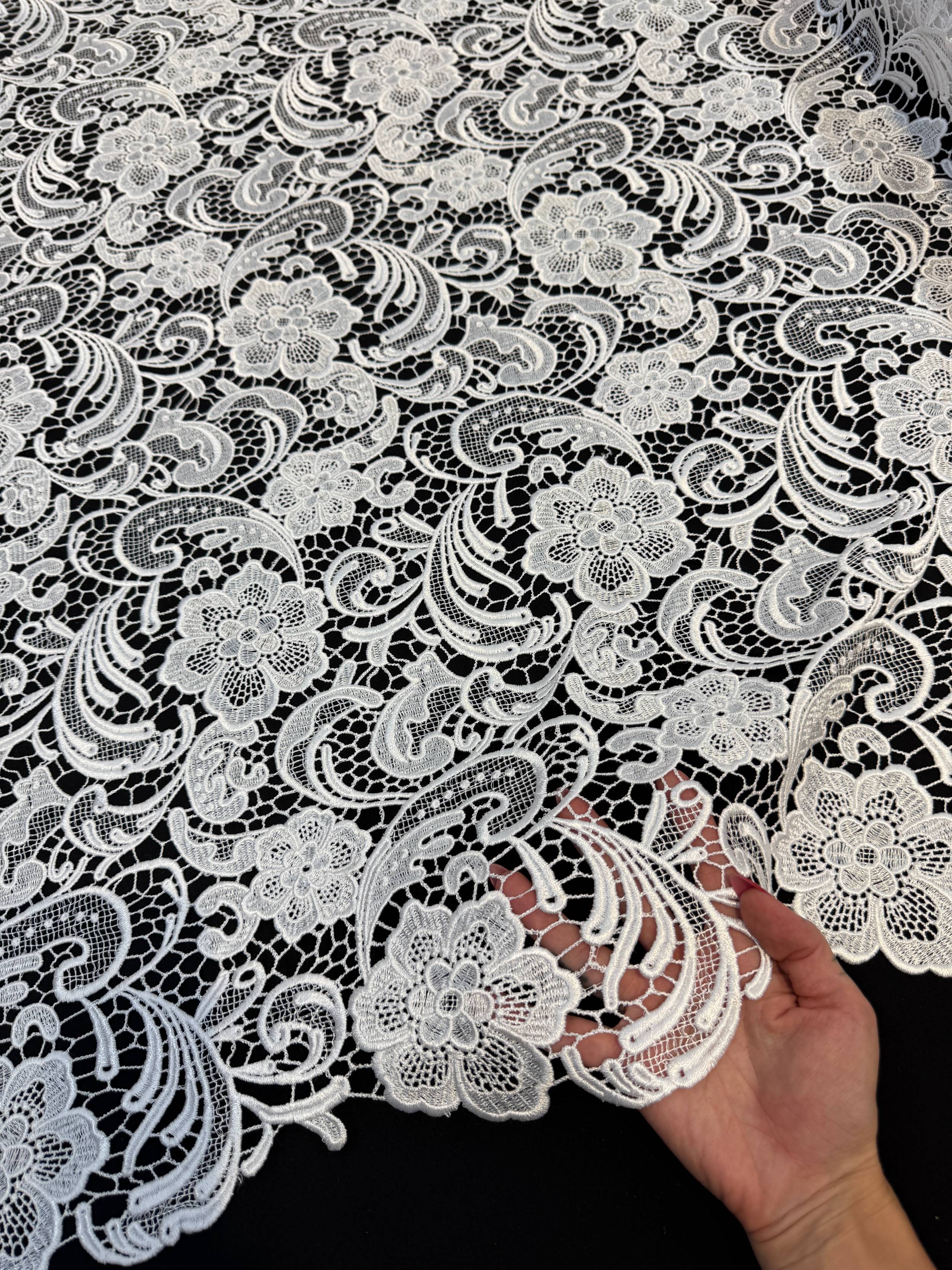 White Floral Couture Embroidered Scalloped Guipure, Embroidered Floral Lace, Scalloped Lace Fabric, Couture Lace Fabric, Floral Embroidered Lace, Bridal Lace Fabric