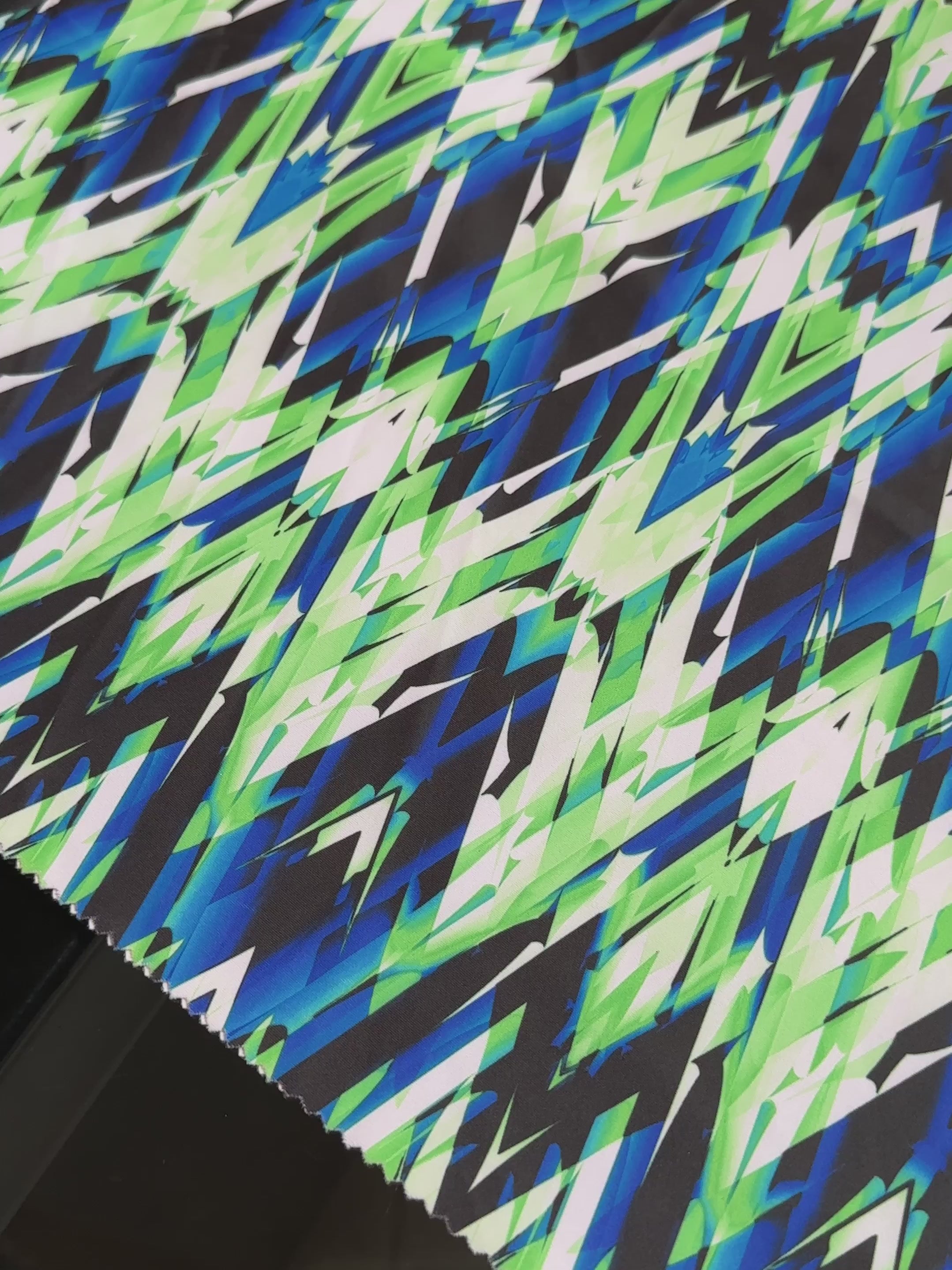 Geo Print Nylon Spandex, printed spandex fabric, spandex for legging, fabric for dancewear, kikitextiles, printed fabric, spandex store usa, spandex for woman, spandex on sale, spandex on discount, premium spandex
