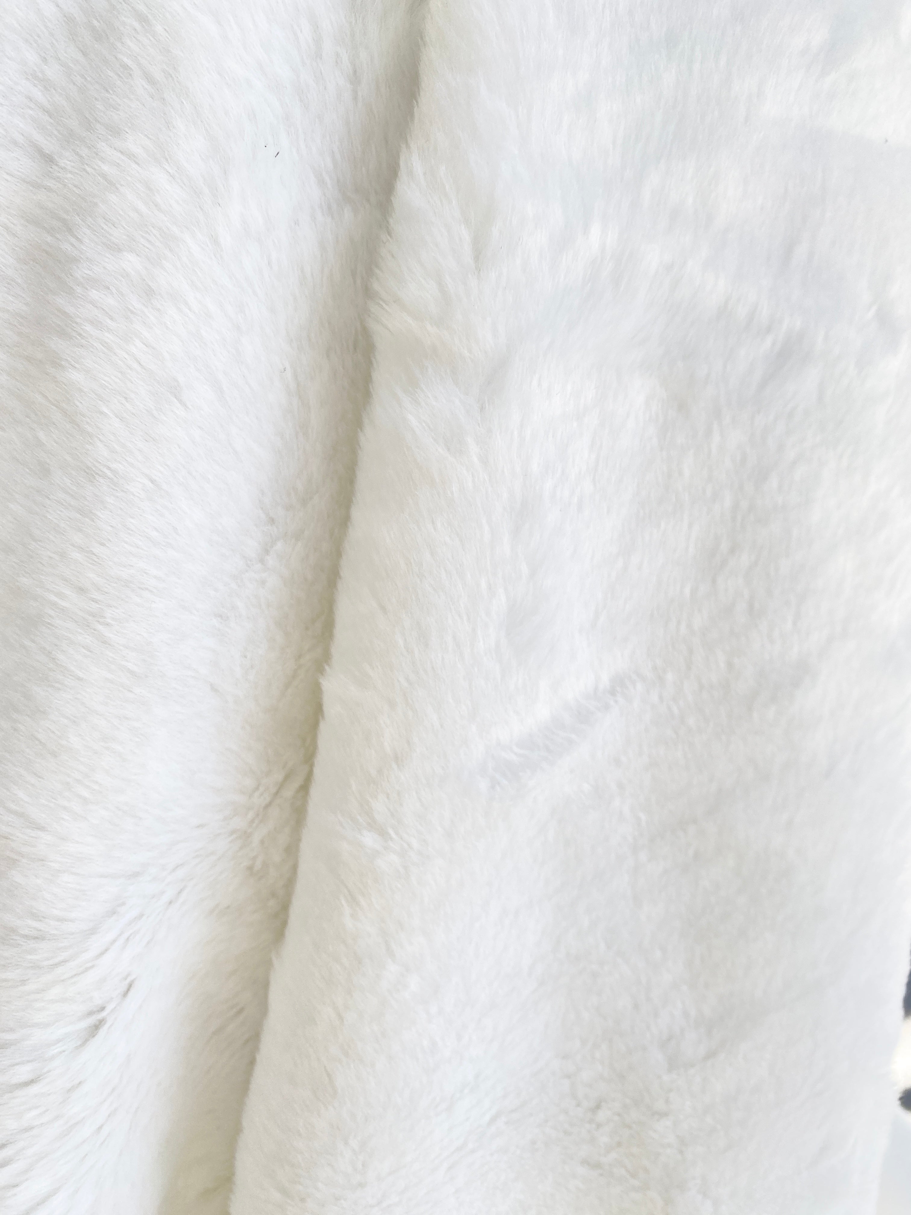 White Short Pile Luxury Faux Fur, off white Luxury Faux Fur, bright white Luxury Faux Fur, milky white Luxury Faux Fur, Luxury Faux Fur for winter,  Luxury Faux Fur for woman, premium Luxury Faux Fur, cheap Luxury Faux Fur