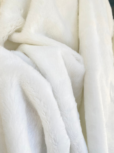 White Short Pile Luxury Faux Fur – KikiTextiles