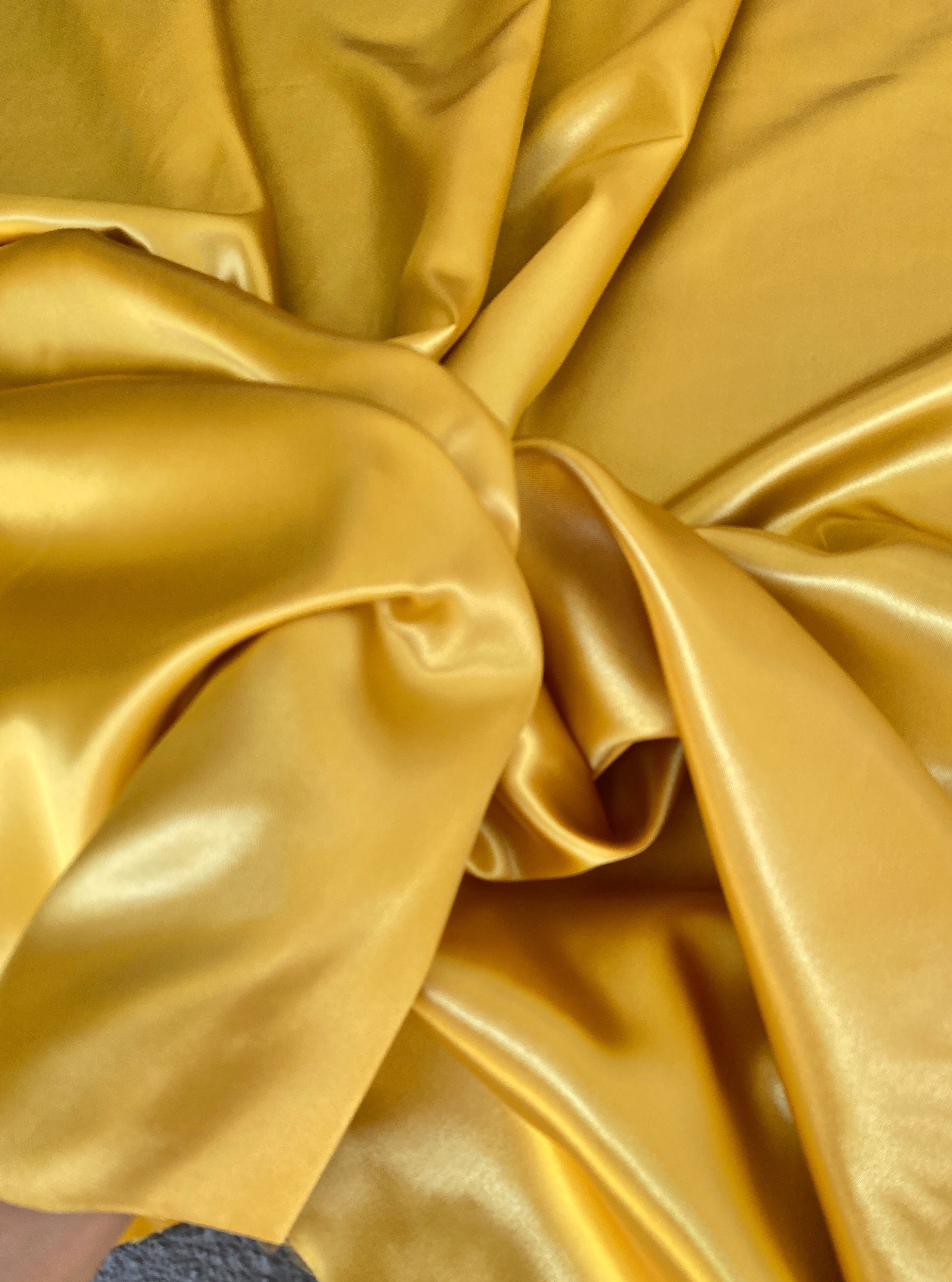 Gold yellow satin, gold satin for woman, yellow premium satin, gold yellow best quality satin, yellow luxury satin, gold satin kikitextile, gold buy satin online, golden online textile store, yellow cheap satin, yellow satin on sale