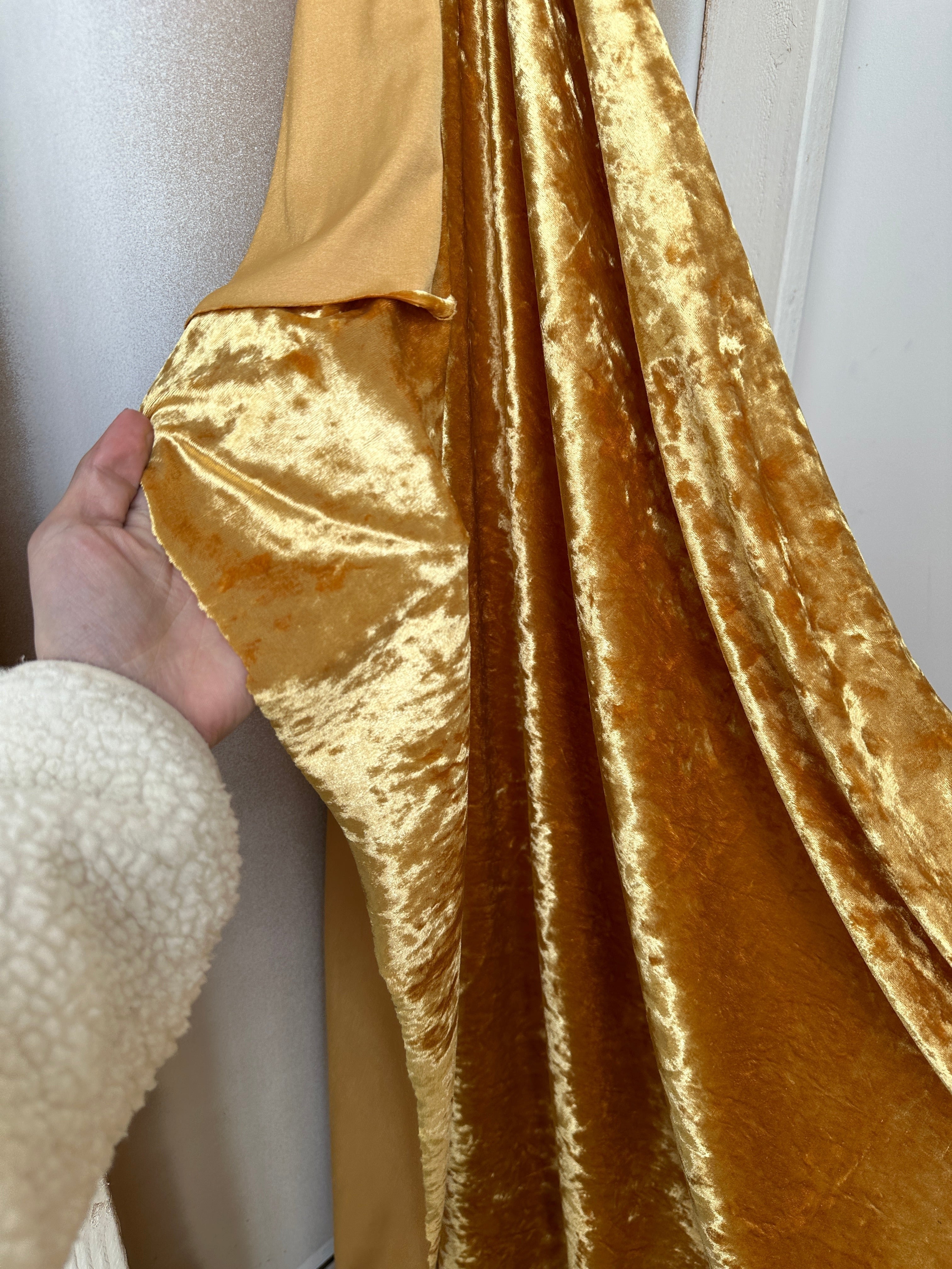 gold crushed velvet, dusty gold crushed velvet, champagne crushed velvet, light gold velvet, dark gold for woman, dark yellow velvet, kikitextile velvet, velvet for woman, velvet for bride, velvet los angelos, premium velvet, buy velvet online, velvet on discount, velvet on sale