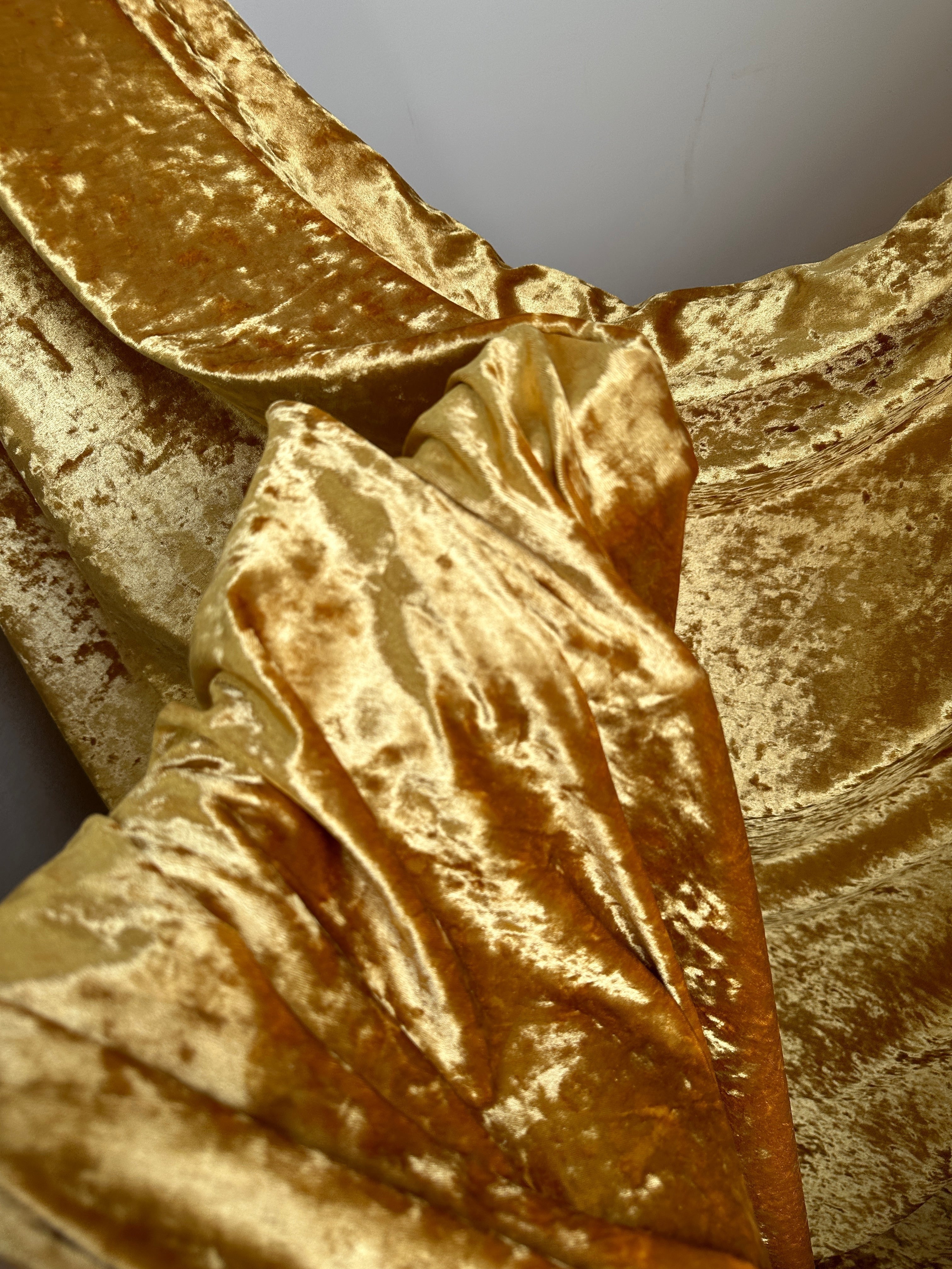 gold crushed velvet, dusty gold crushed velvet, champagne crushed velvet, light gold velvet, dark gold for woman, dark yellow velvet, kikitextile velvet, velvet for woman, velvet for bride, velvet los angelos, premium velvet, buy velvet online, velvet on discount, velvet on sale