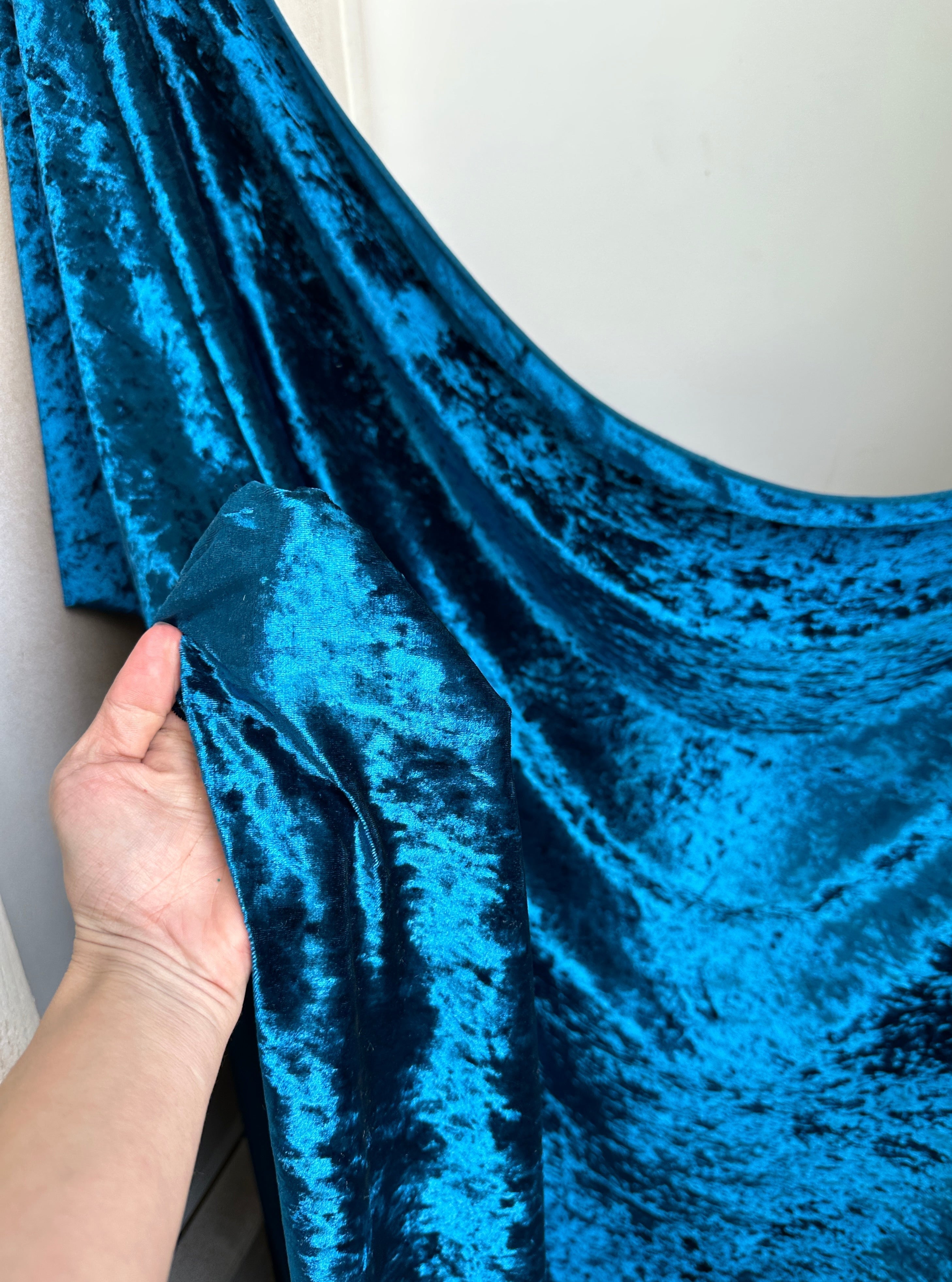 teal blue crushed velvet, teal blue shinny velvet, velvet for woman, kikitextile velvet, shinny blue velvet, dark blue velvet, sparkle blue velvet, ocean blue velvet, velvet for woman, velvet for bride, premium velvet, cheap velvet, velvet on discount, velvet on sale