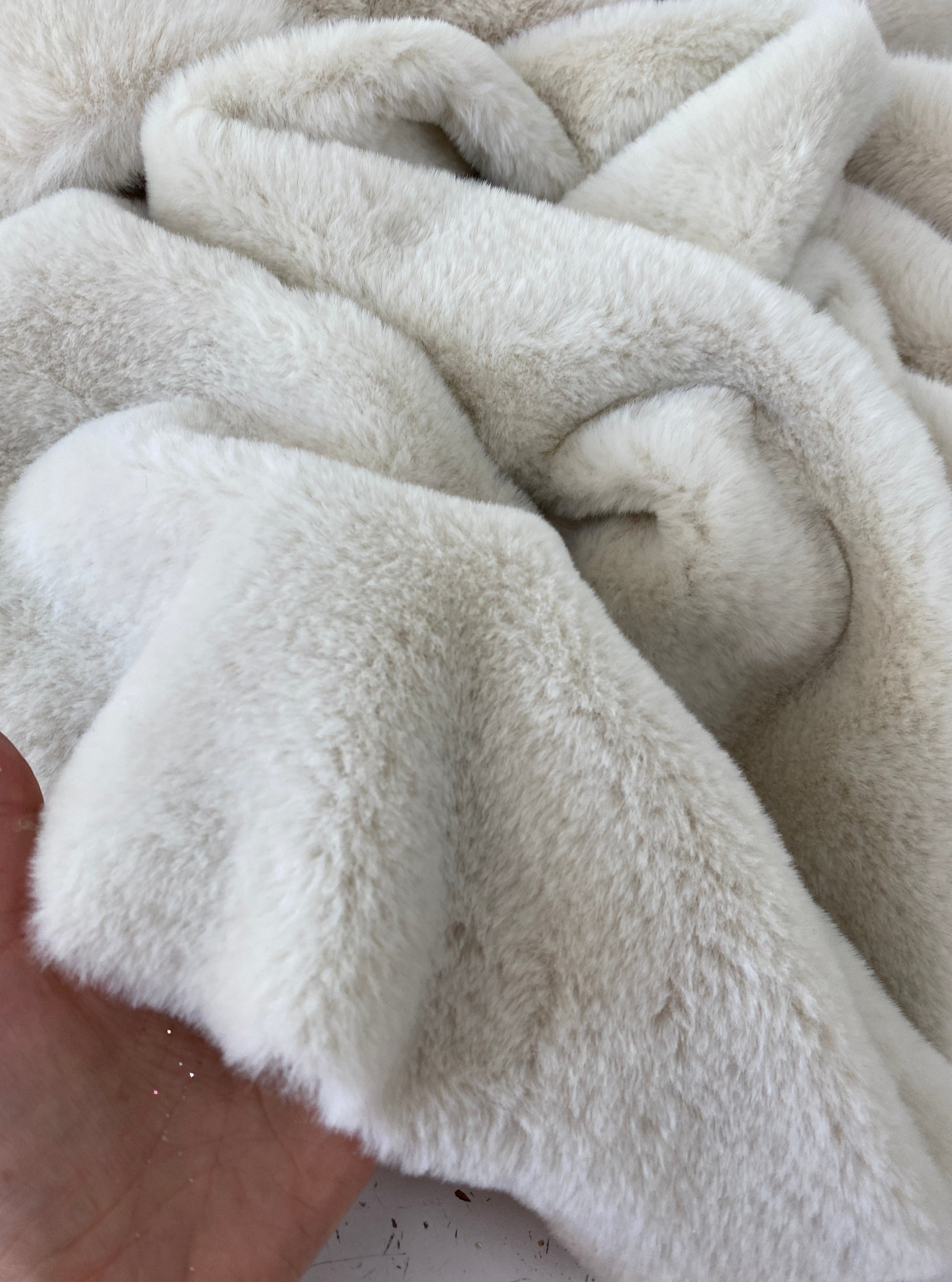 egg shell fur, egg shell fur for woman, fur for winter wear, fur for jackets, fur for gown, fur for coat, fur for blankets, premium egg shell fur, cheap egg shell fur