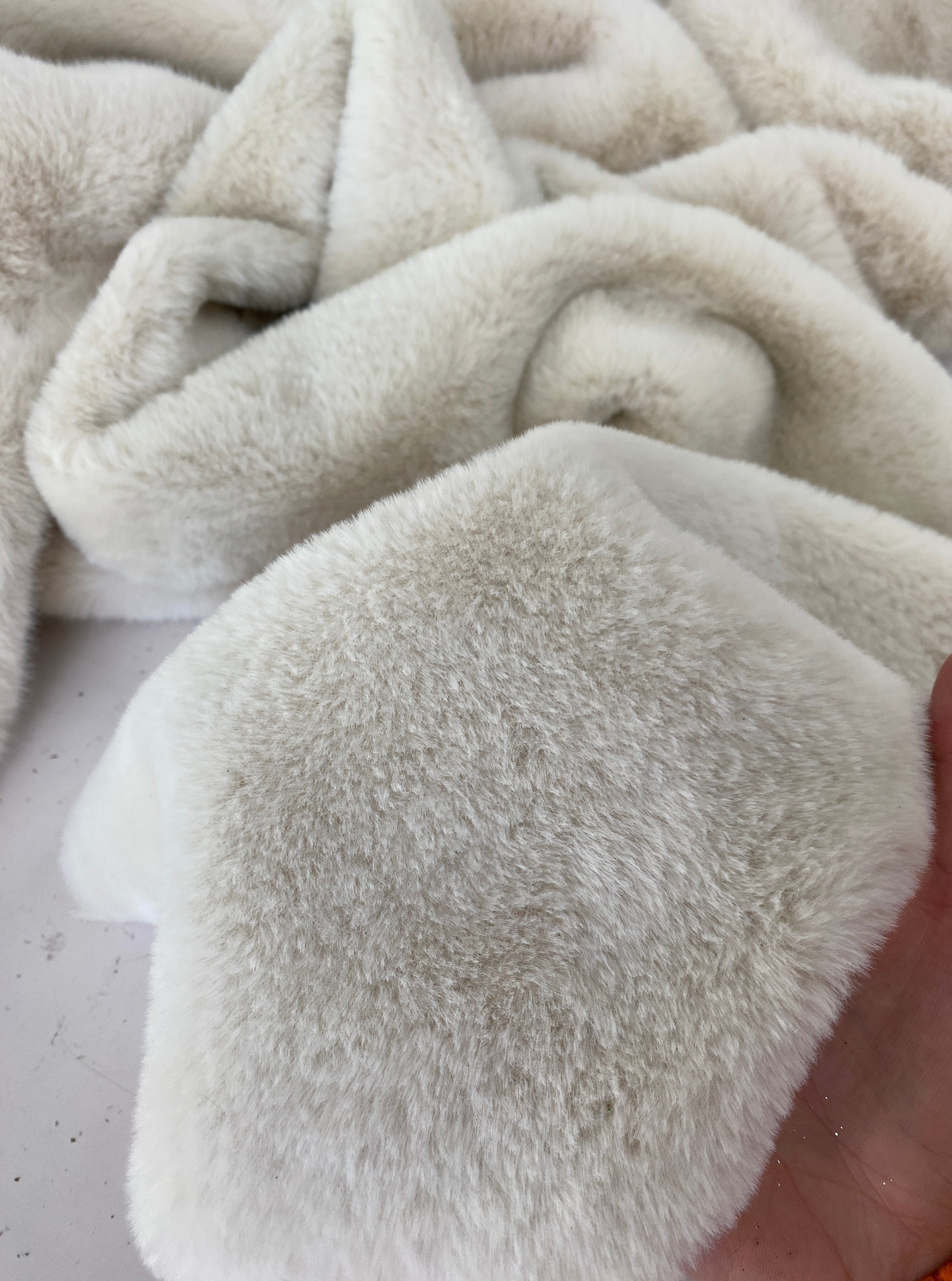 egg shell fur, egg shell fur for woman, fur for winter wear, fur for jackets, fur for gown, fur for coat, fur for blankets, premium egg shell fur, cheap egg shell fur