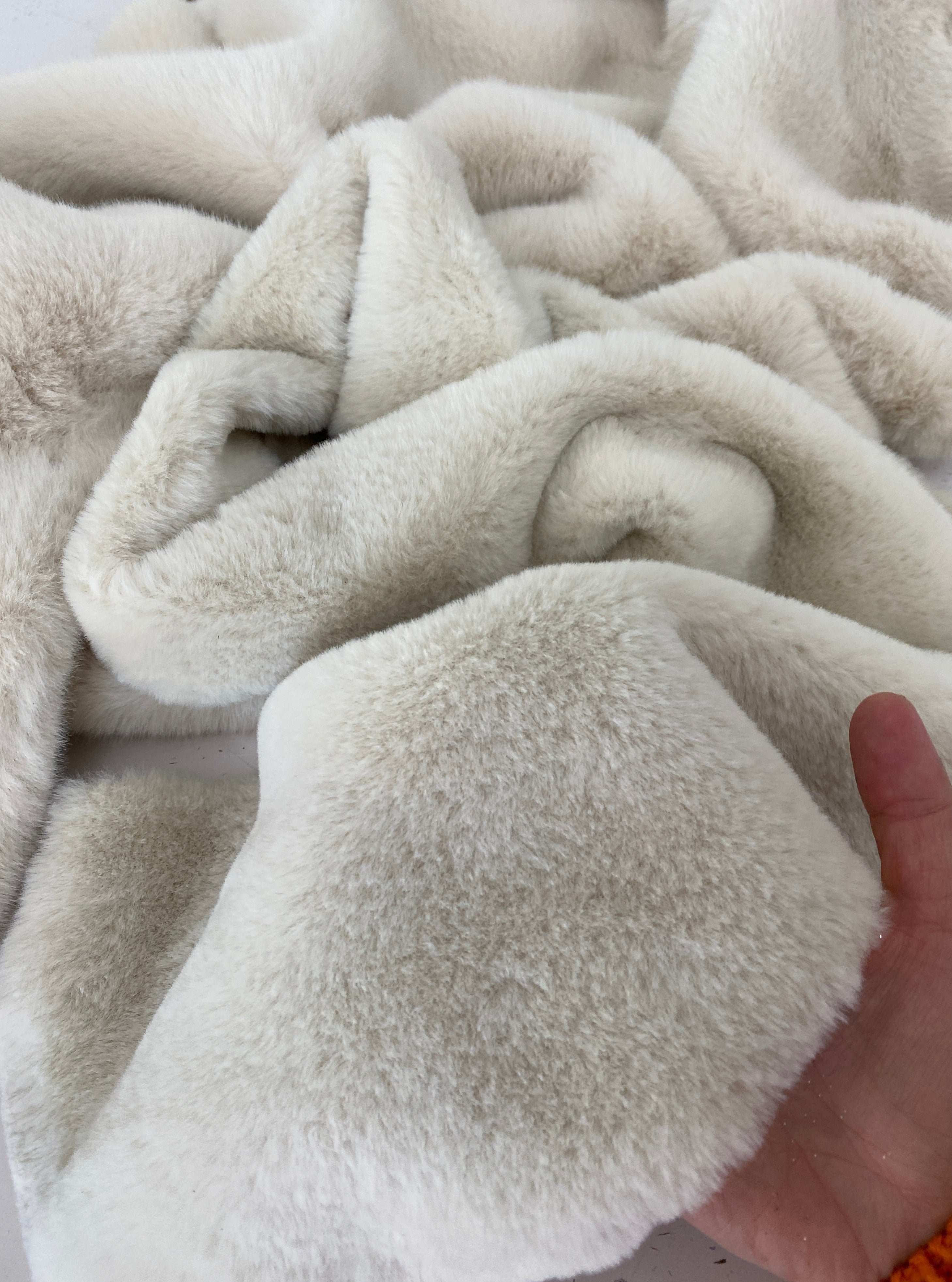 egg shell fur, egg shell fur for woman, fur for winter wear, fur for jackets, fur for gown, fur for coat, fur for blankets, premium egg shell fur, cheap egg shell fur