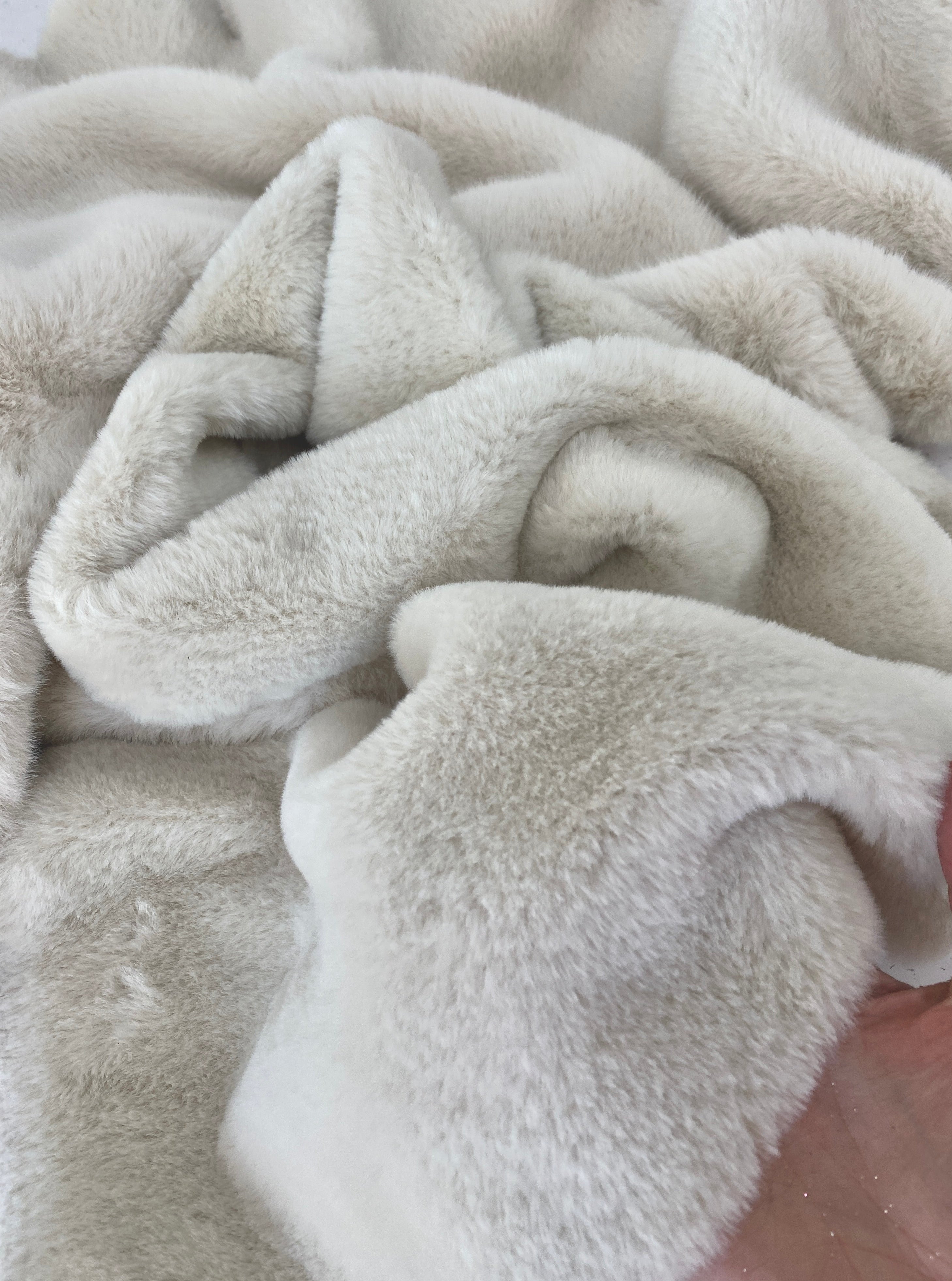 egg shell fur, egg shell fur for woman, fur for winter wear, fur for jackets, fur for gown, fur for coat, fur for blankets, premium egg shell fur, cheap egg shell fur