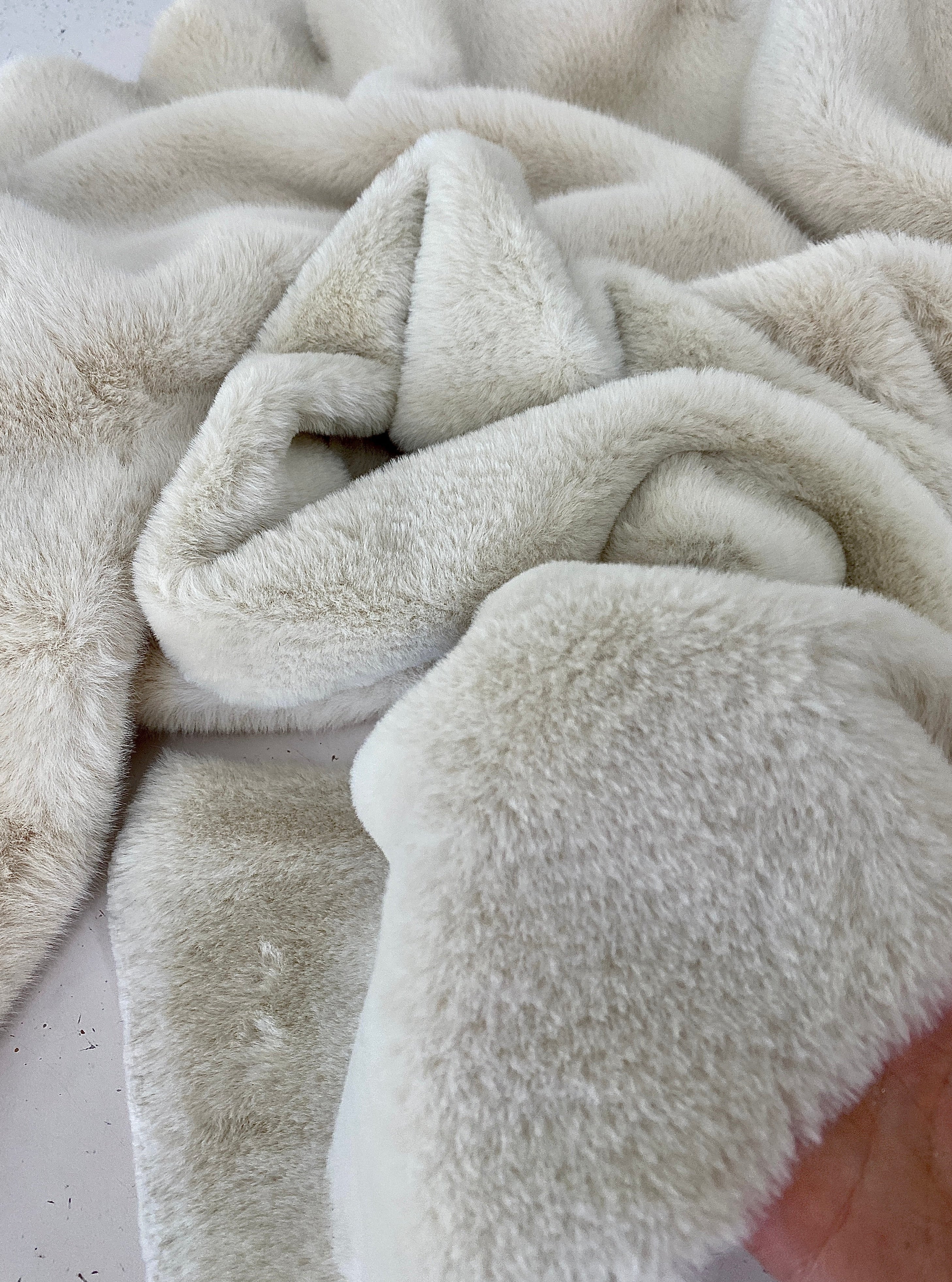 egg shell fur, egg shell fur for woman, fur for winter wear, fur for jackets, fur for gown, fur for coat, fur for blankets, premium egg shell fur, cheap egg shell fur