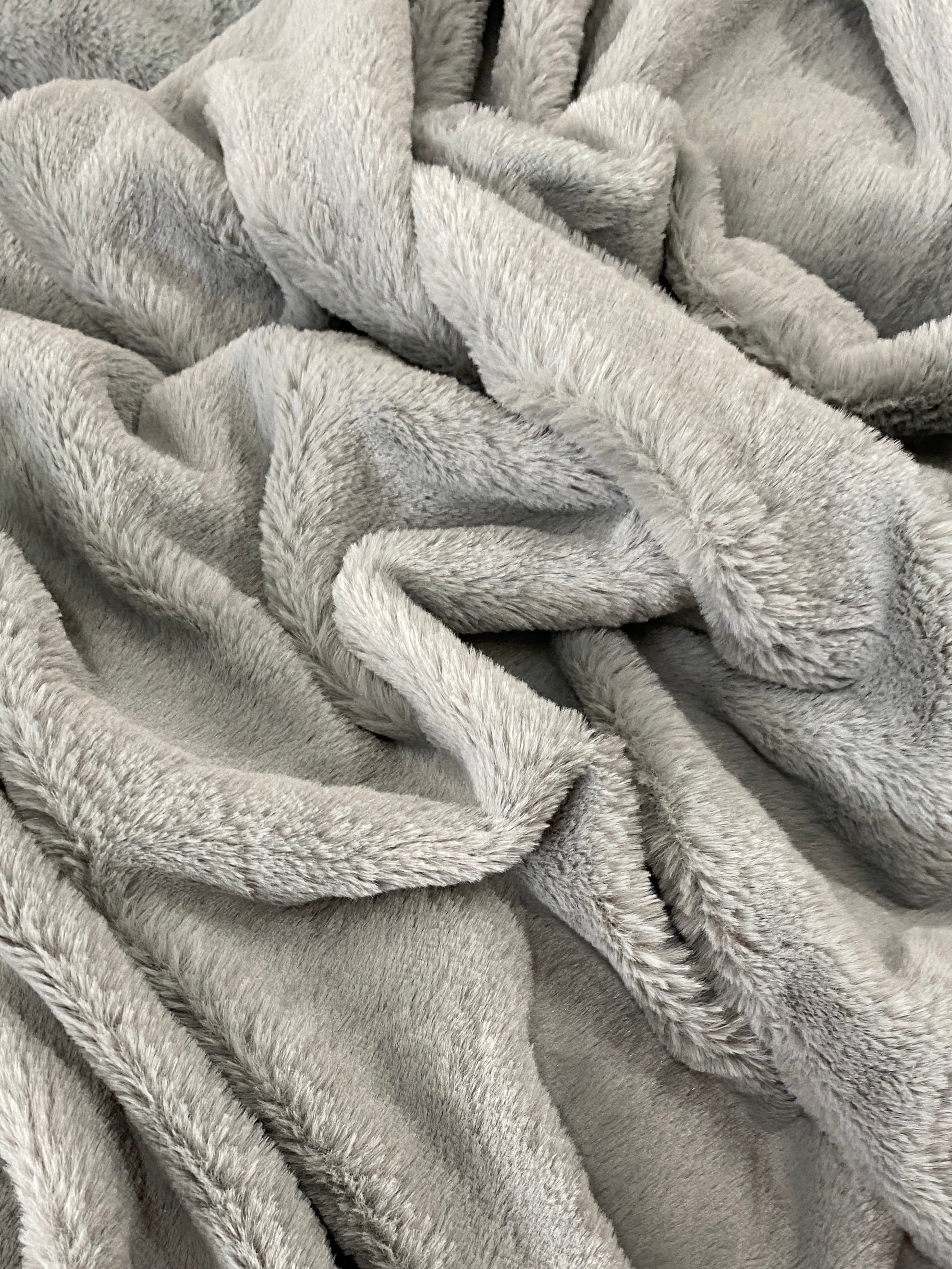 faux fur, gray faux fur, silver faux fur, stretch faux fur, gray minky fabric, gray plush fabric, cosplay faux fur, faux fur for costumes, bunny fur gray, gray rabbit fur, faux fur discount