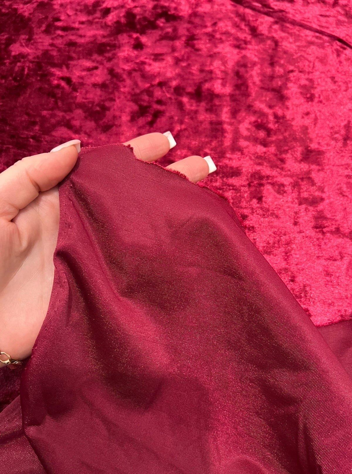 burgundy crushed velvet, burgundy fabric, burgundy color for woman, fabric for woman, red color fabric, burgundy velvet, kikitextile fabric, velvet usa, premium velvet, cheap velvet, best velvet, best fabric